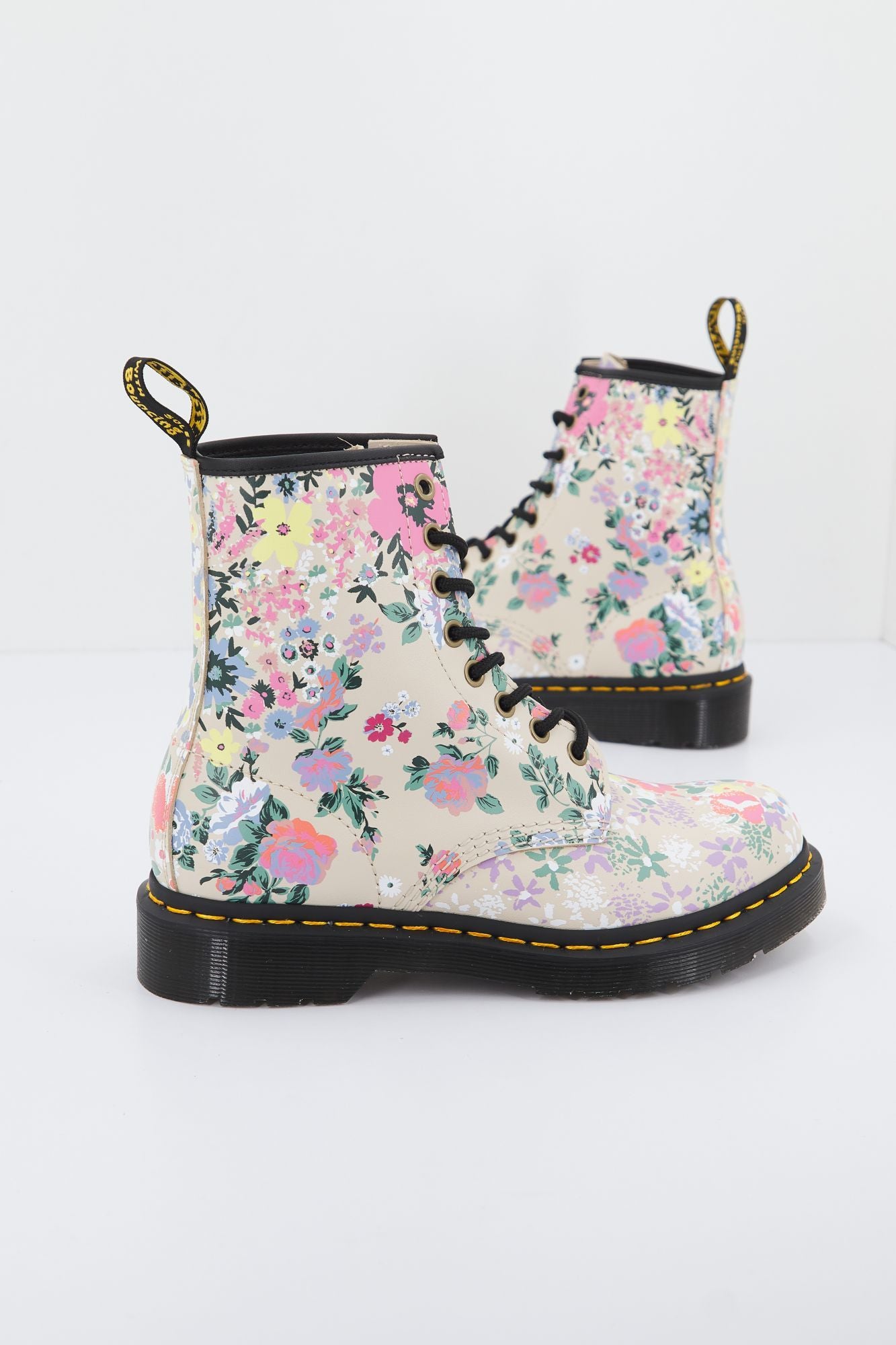 DR. MARTENS PARCHMENT BACKHAND en color FLORAL (1)