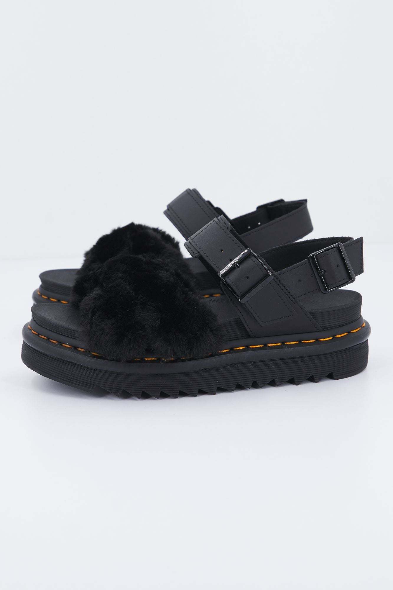 DR. MARTENS VOSS II FLUFFY en color NEGRO (1)