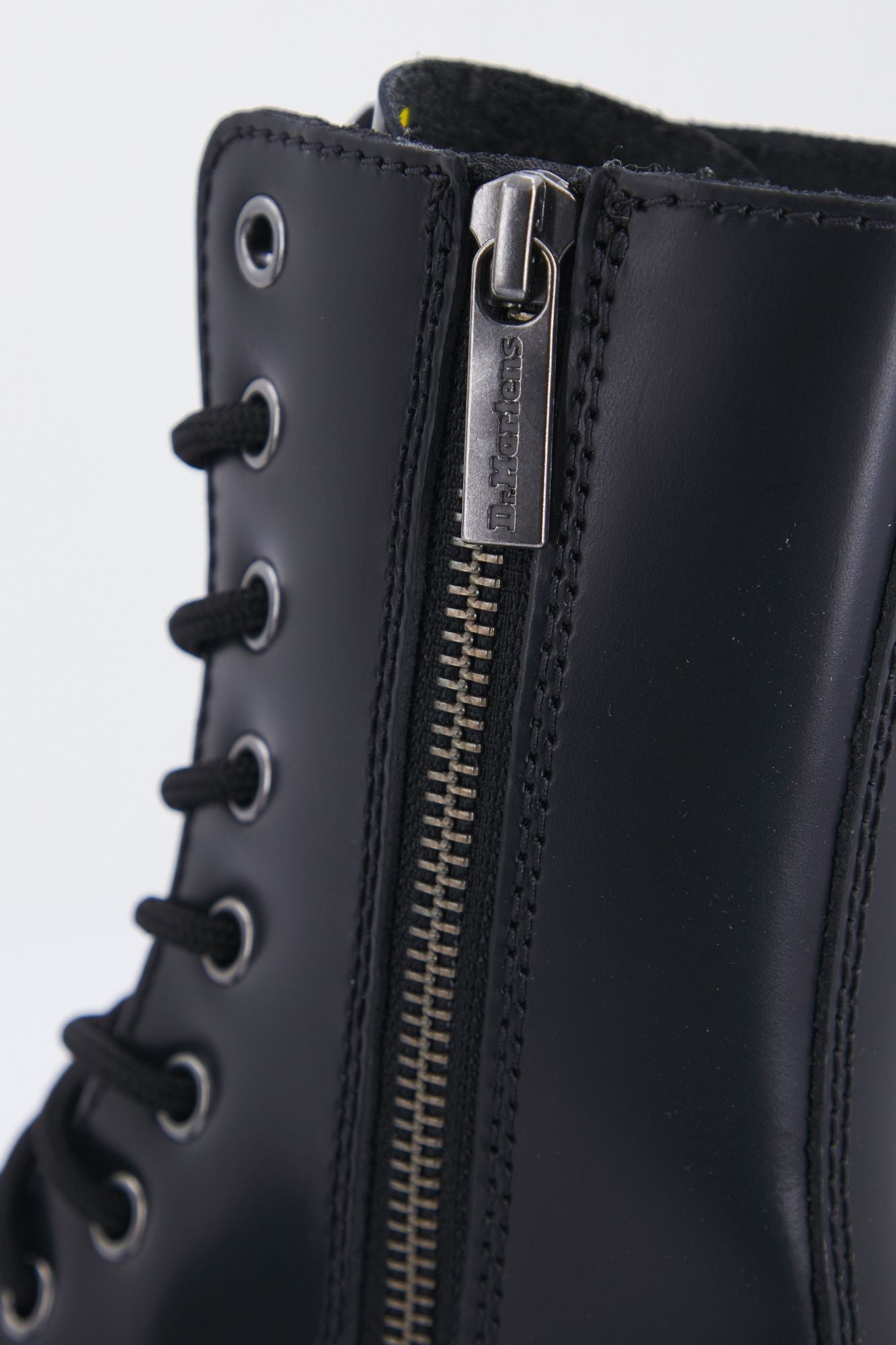 DR. MARTENS JADON HI en color NEGRO (4)
