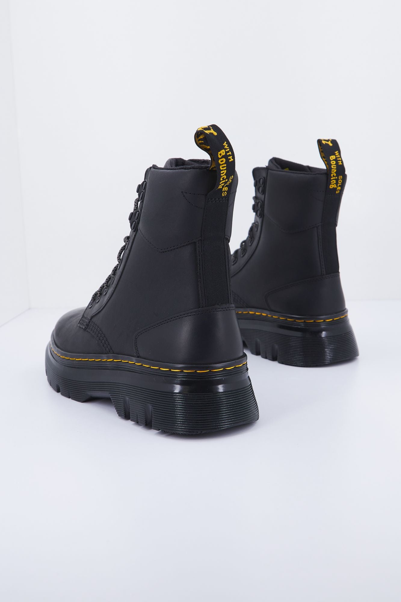 DR. MARTENS TARIK WYOMING en color NEGRO (3)