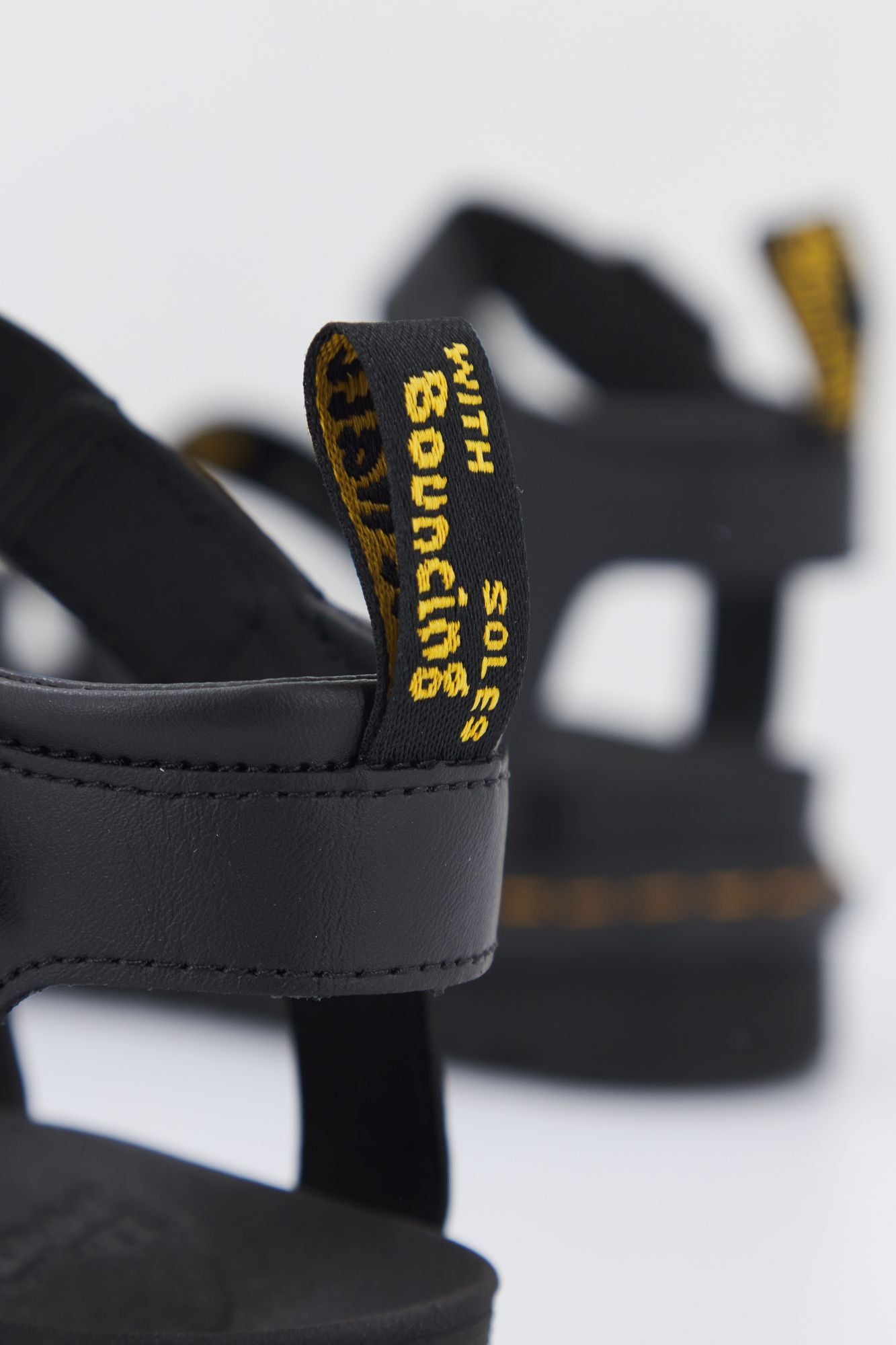 DR. MARTENS BLAIRE en color NEGRO (4)