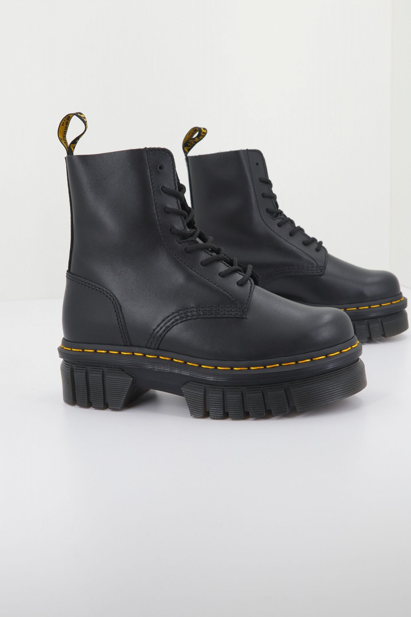 DR. MARTENS AUDRICK 8-EYE BOOT BLACK N en color NEGRO (1)