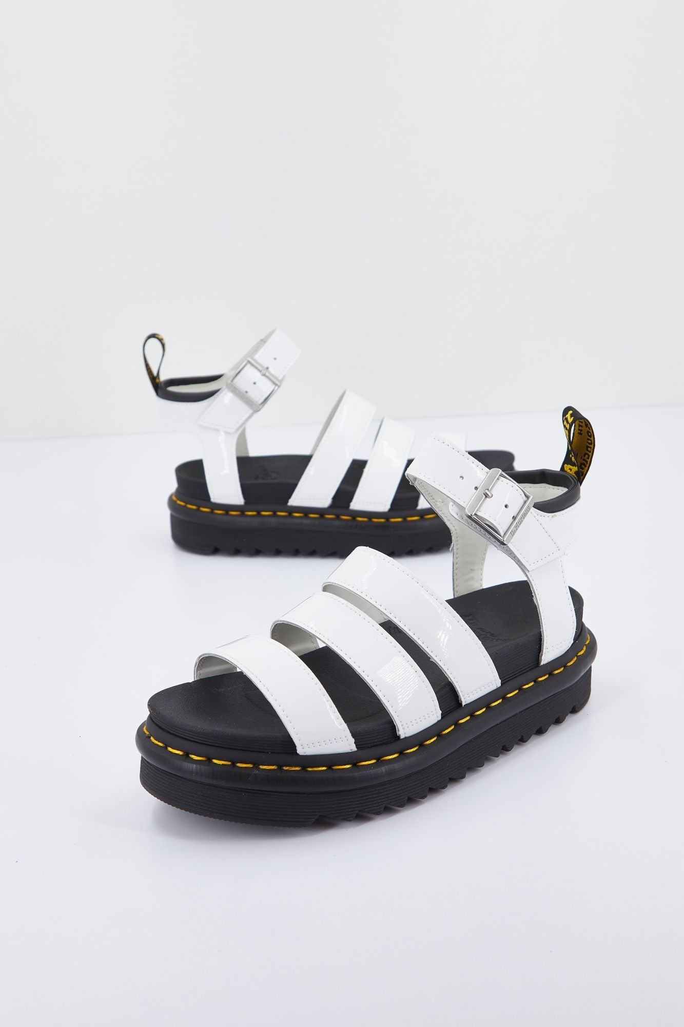 DR. MARTENS BLAIRE WHITE PATENT LAMPER en color BLANCO (4)