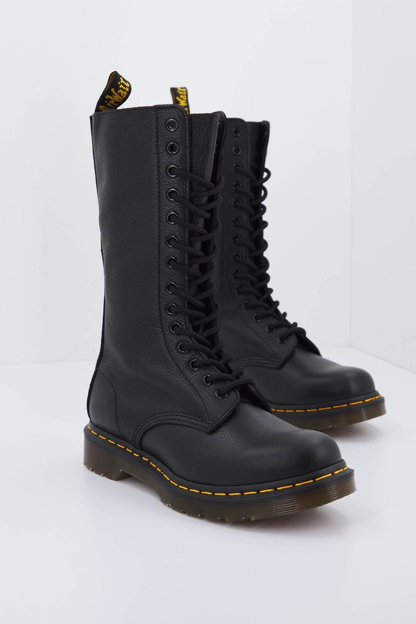 DR. MARTENS EYE VIRGINIA en color NEGRO (2)