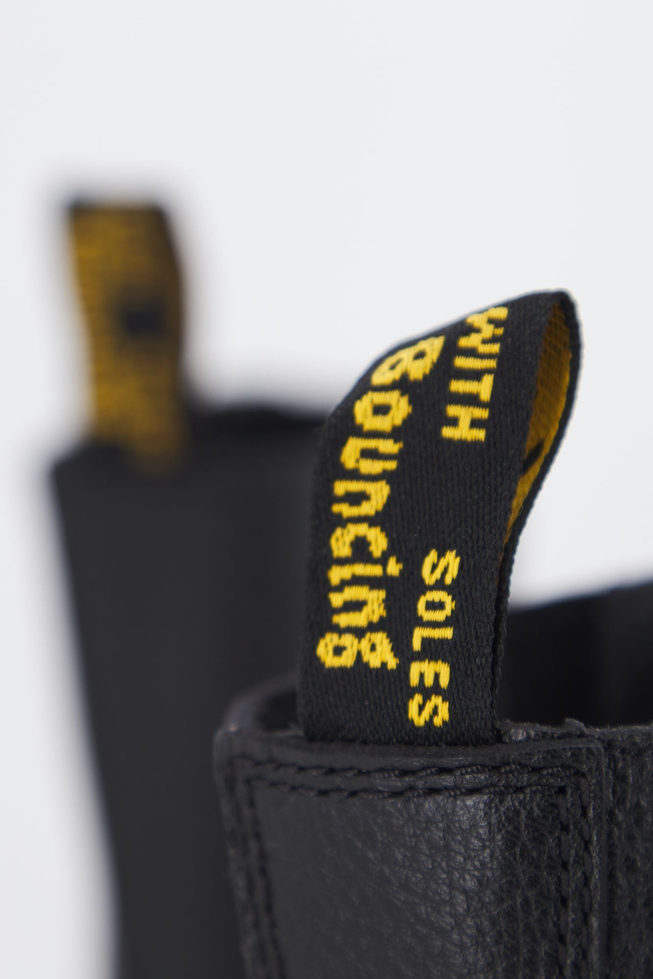 DR. MARTENS EYE VIRGINIA en color NEGRO (4)