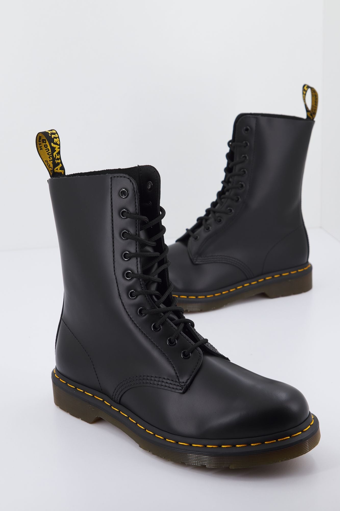 DR. MARTENS 1490 en color NEGRO (1)
