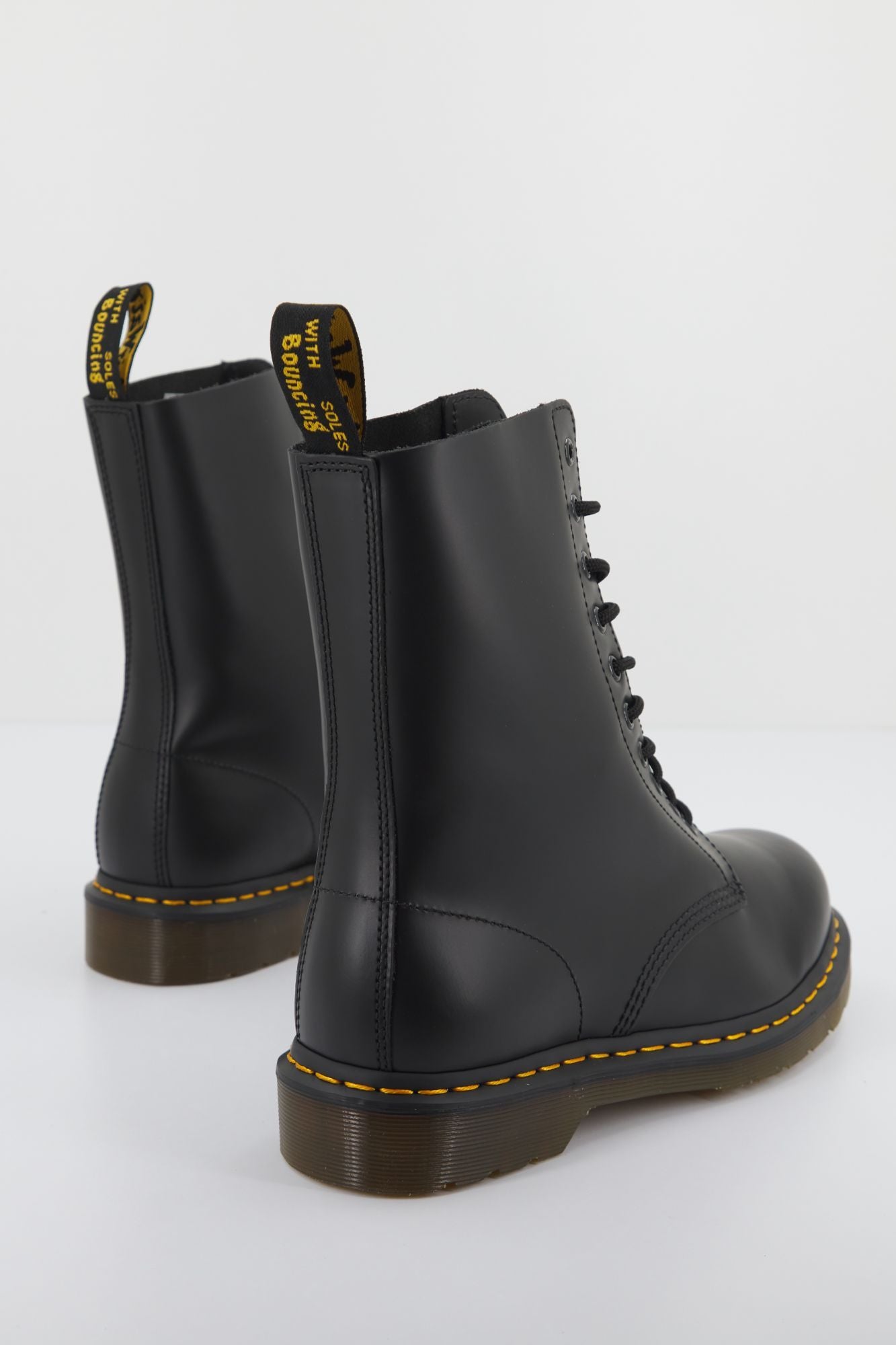 DR. MARTENS 1490 en color NEGRO (2)