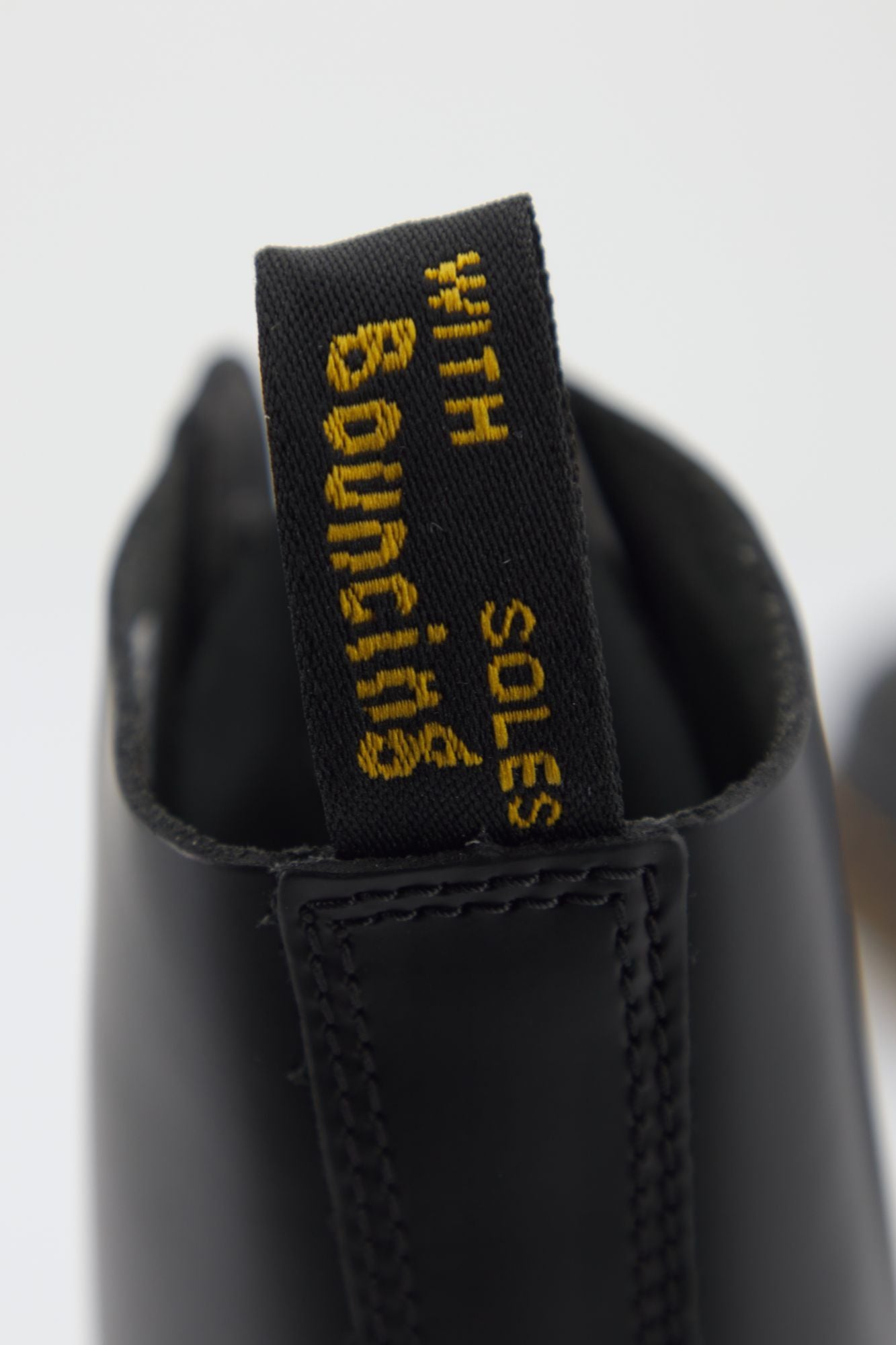 DR. MARTENS 1490 en color NEGRO (4)