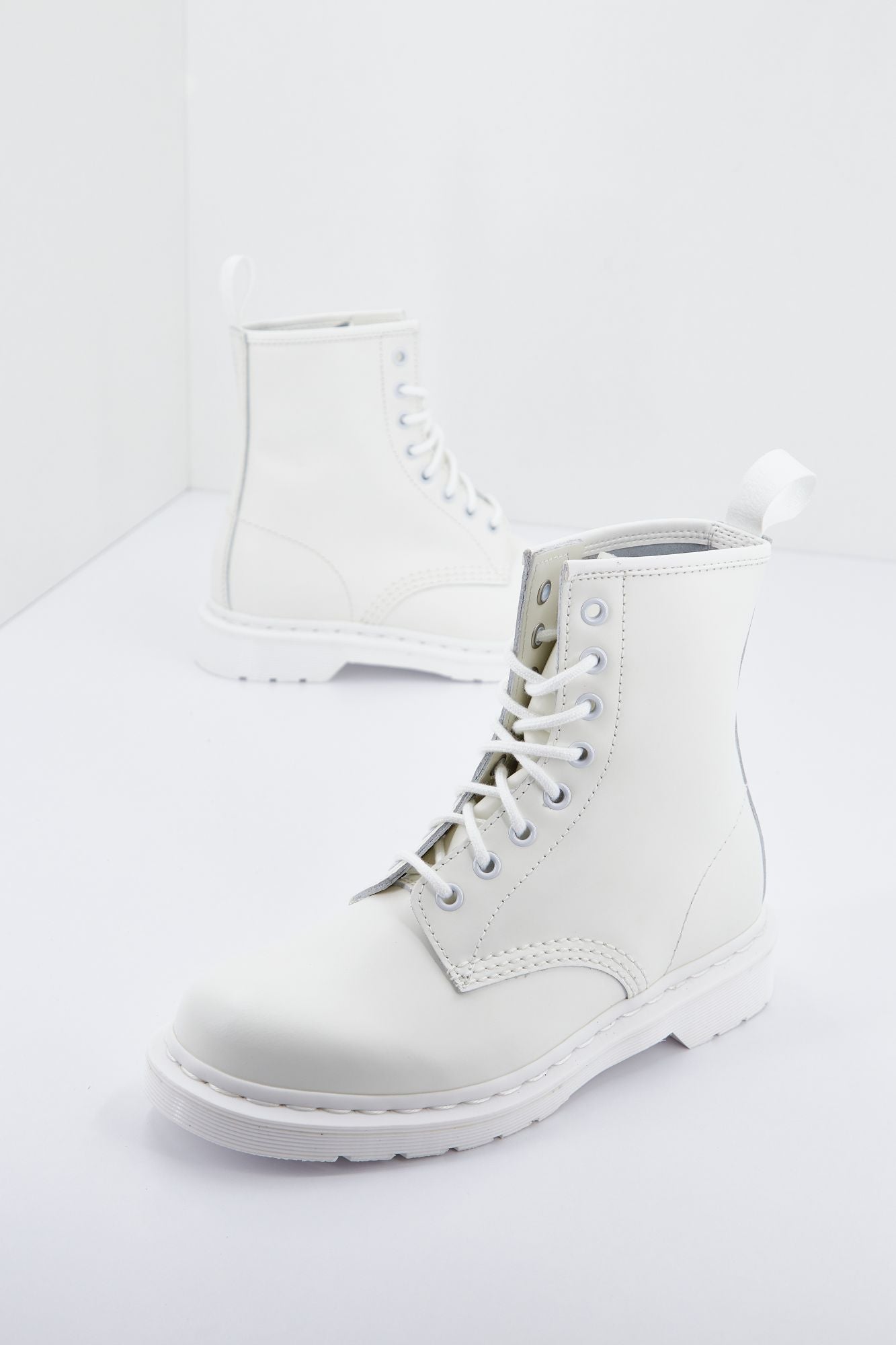 DR. MARTENS MONO en color BLANCO (1)
