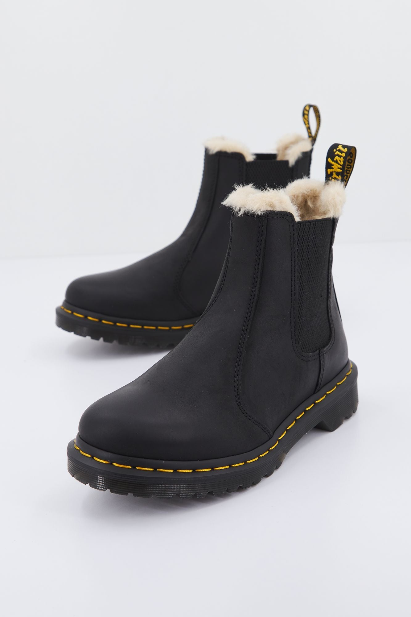 DR. MARTENS LEONORE BURNISHED en color NEGRO (1)