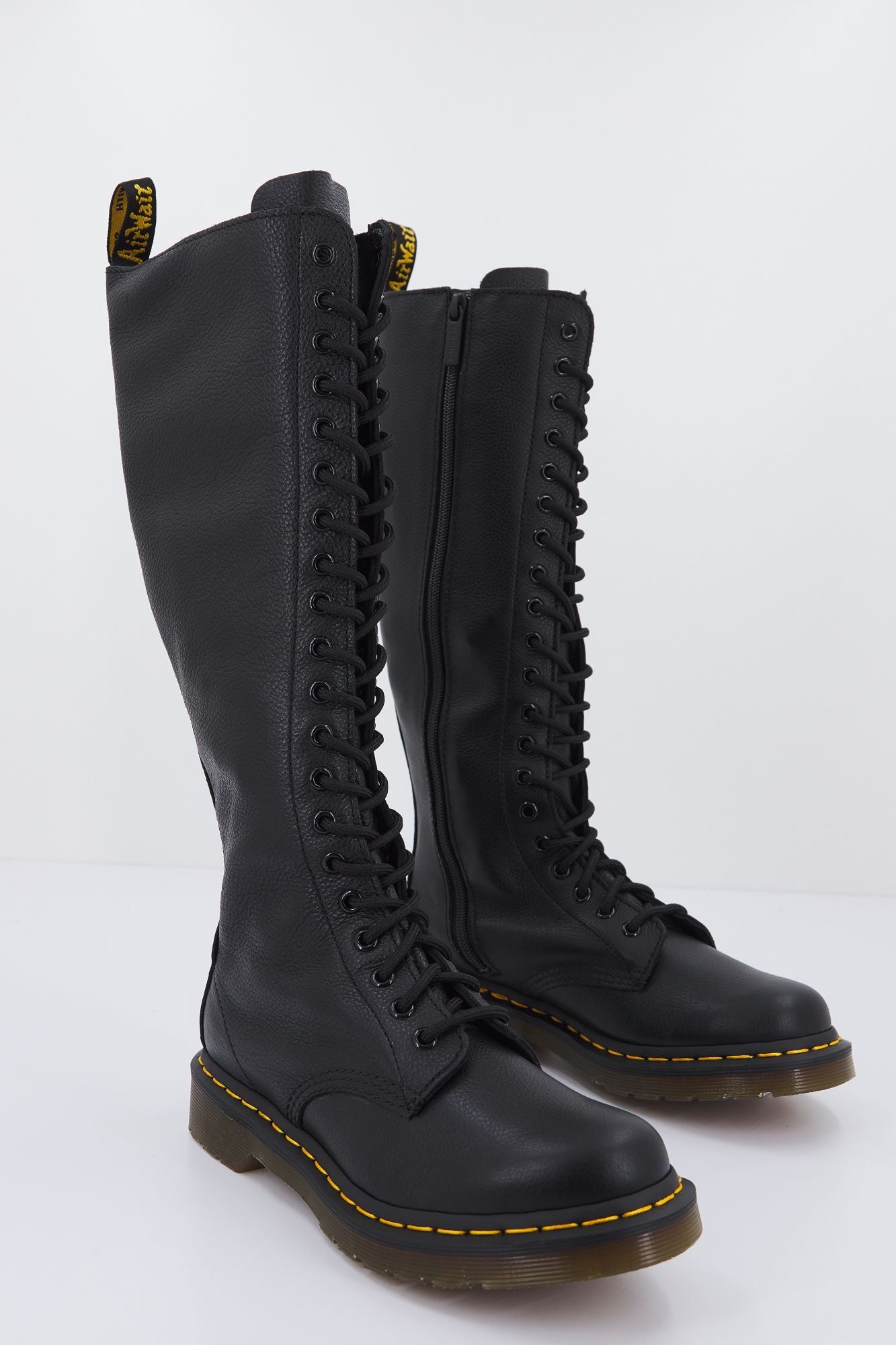DR. MARTENS VIRGINIA en color NEGRO (1)