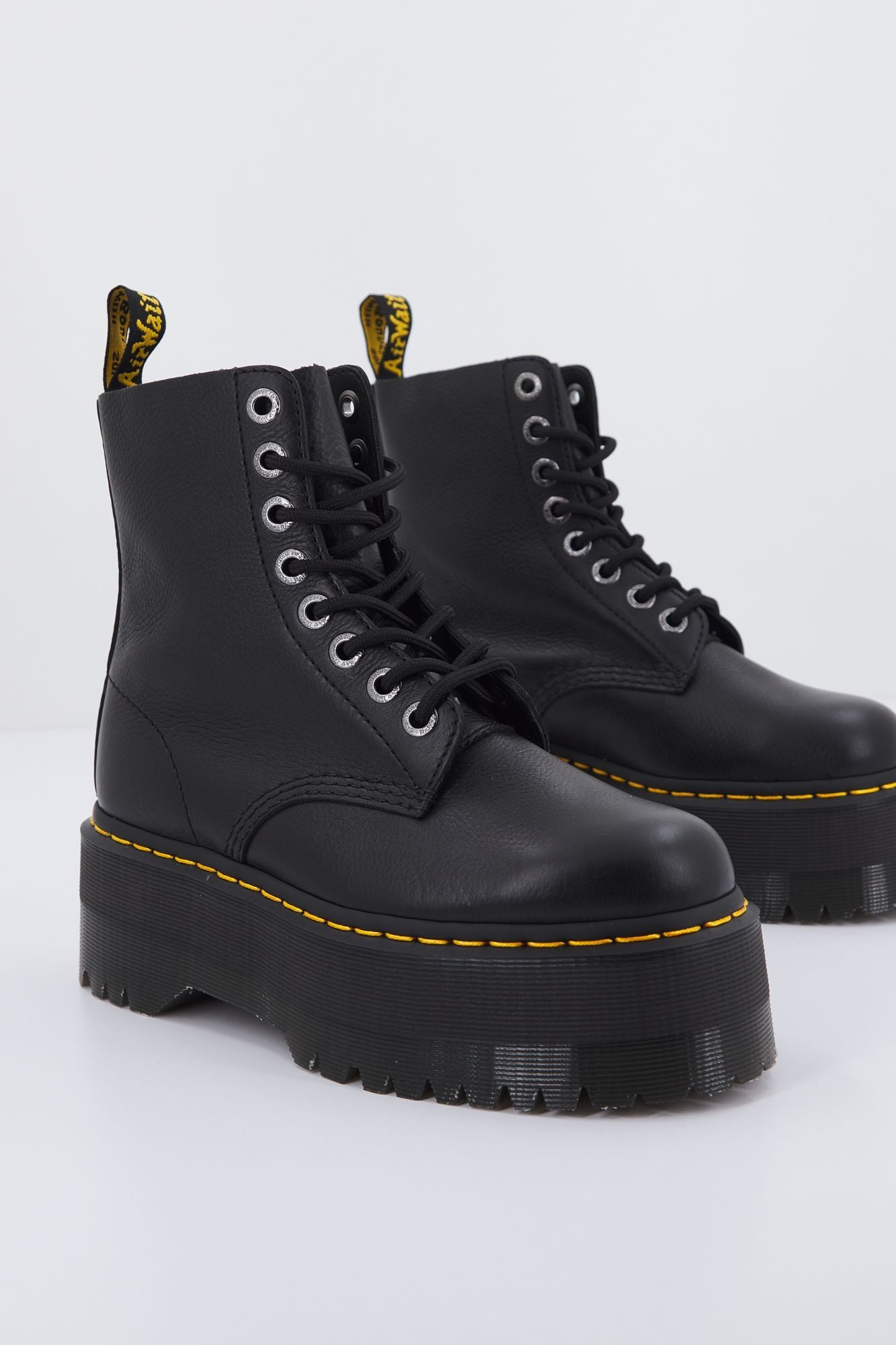 DR. MARTENS PASCAL MAX PISA en color NEGRO (1)