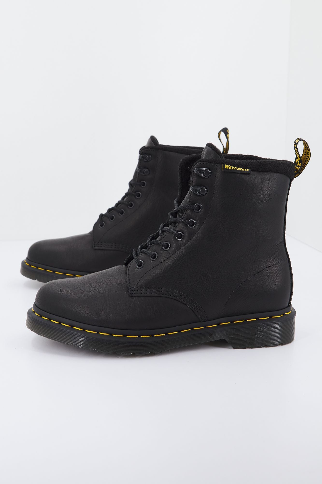 DR. MARTENS PASCAL VALOR WP en color NEGRO (2)