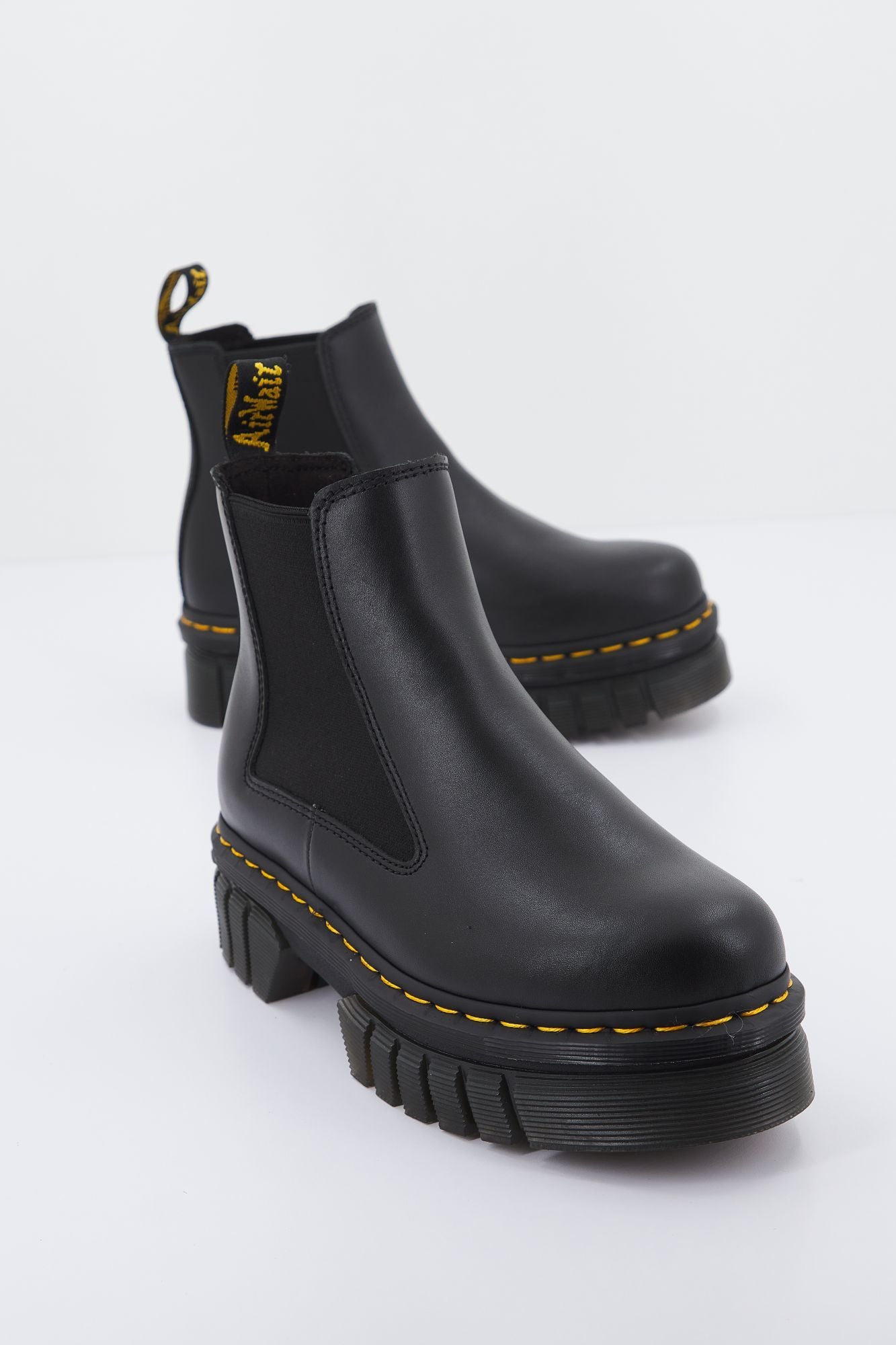 DR. MARTENS AUDRICK CHELSEA en color NEGRO (1)