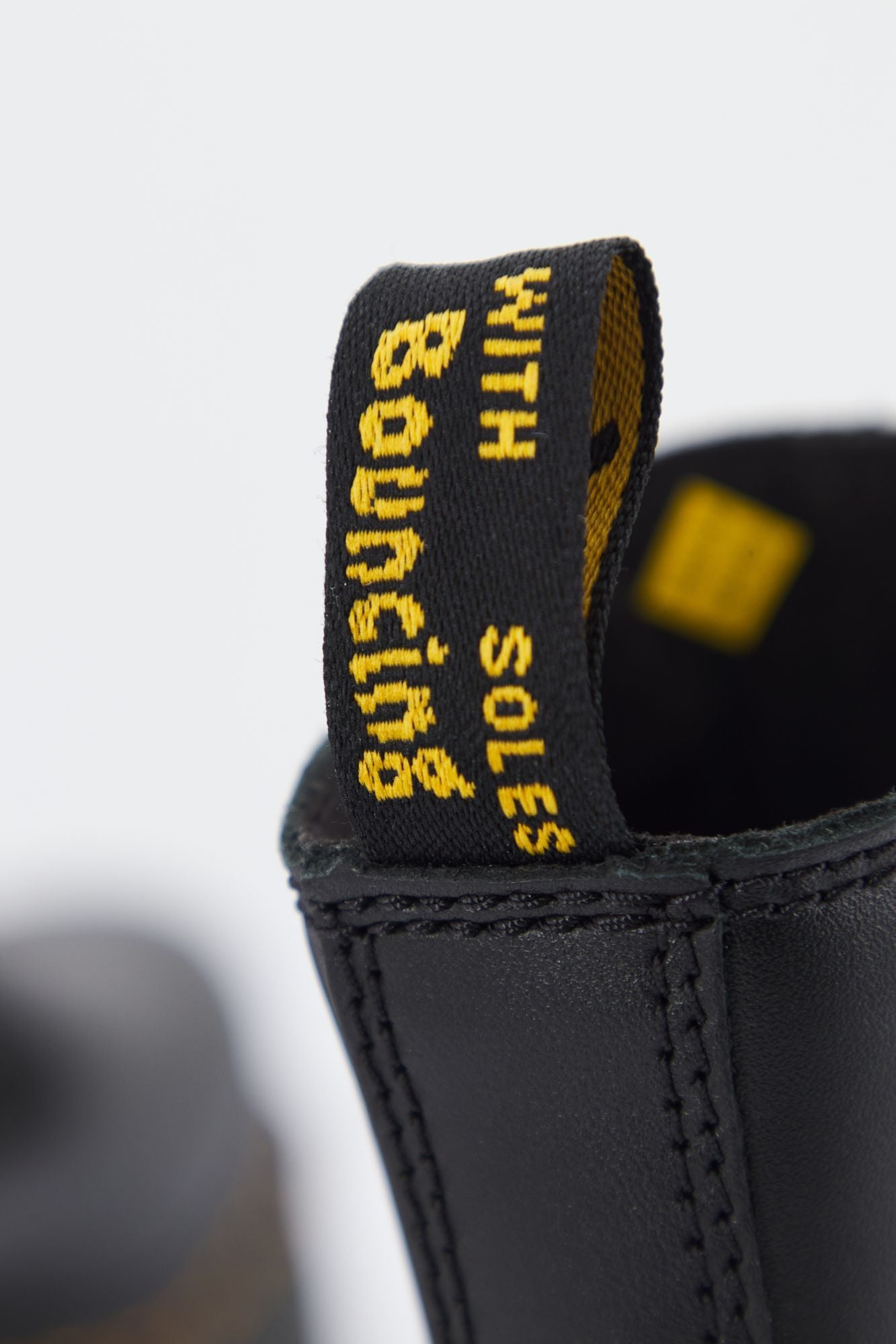 DR. MARTENS AUDRICK CHELSEA en color NEGRO (4)