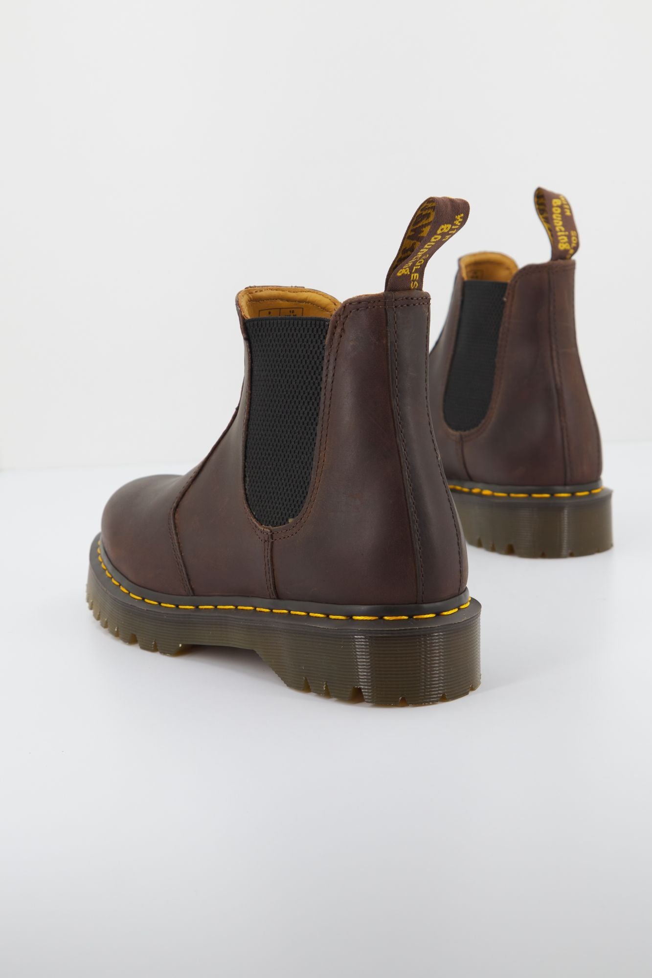 DR. MARTENS 27896201 en color MARRON (3)