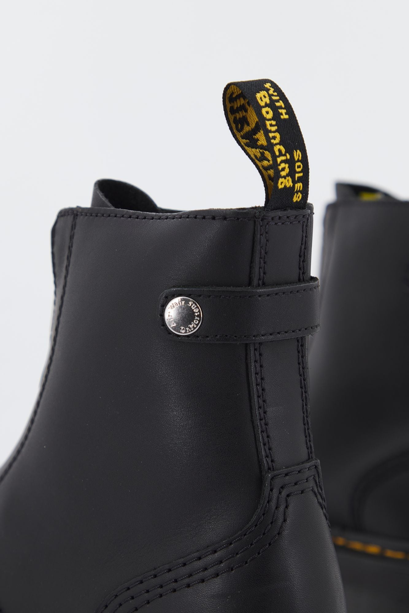 DR. MARTENS JETTA SENDAL en color NEGRO (4)