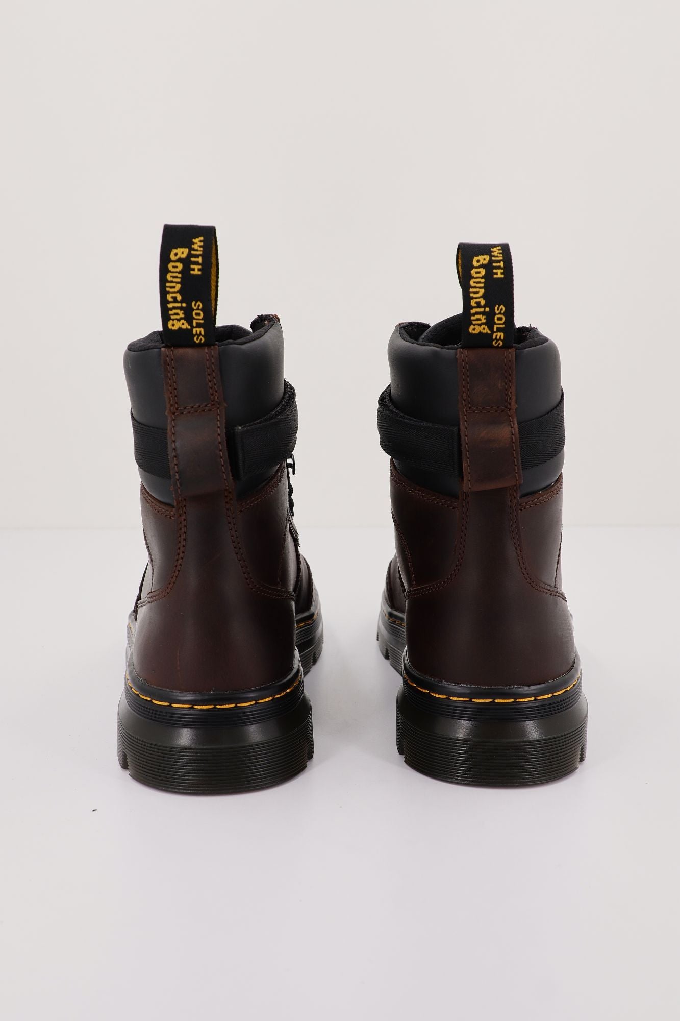 DR. MARTENS COMBS TECH LEATHER en color NEGRO (3)