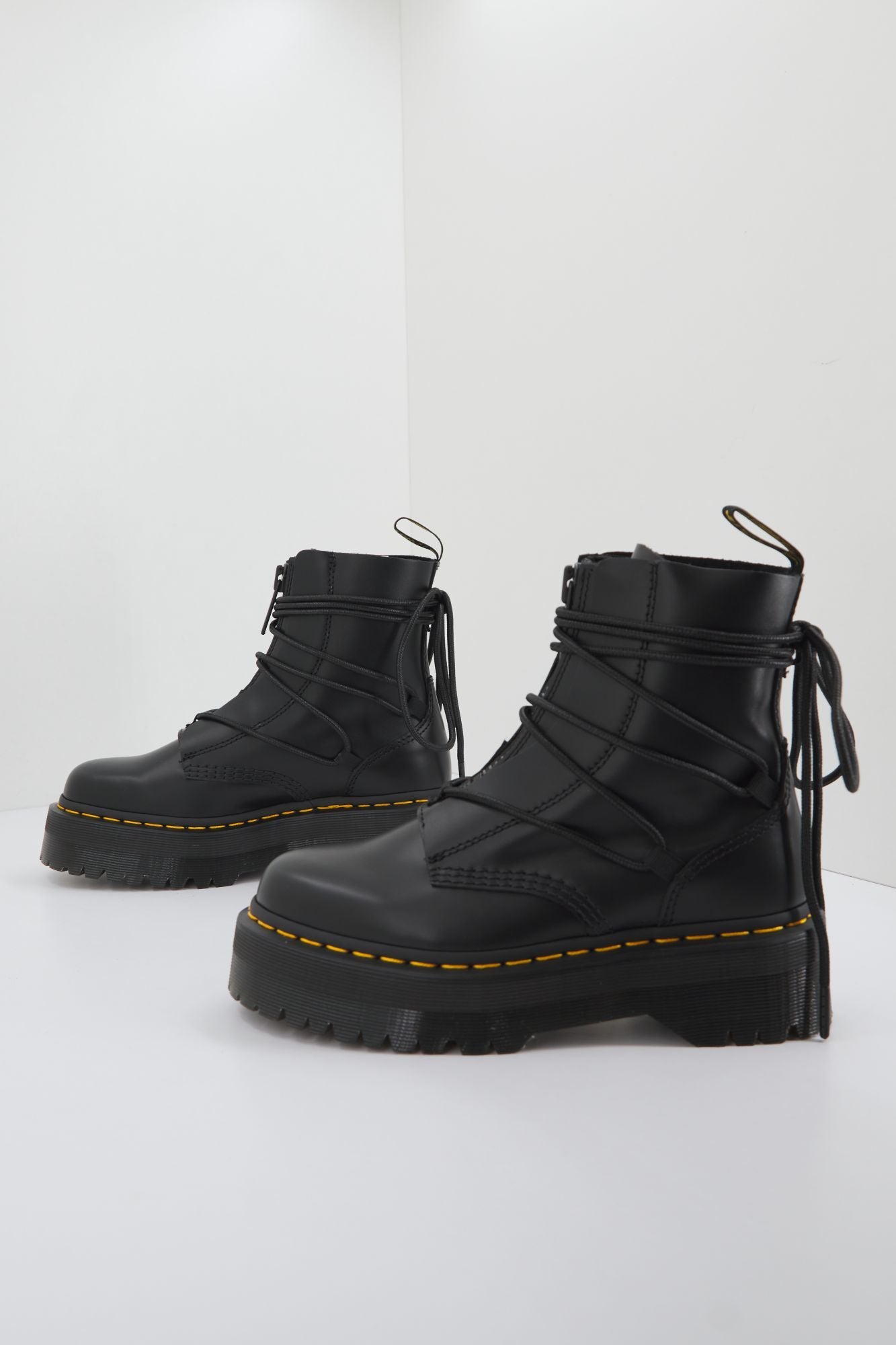 DR. MARTENS JARRICK II SMOOTH+PARIS en color NEGRO (1)