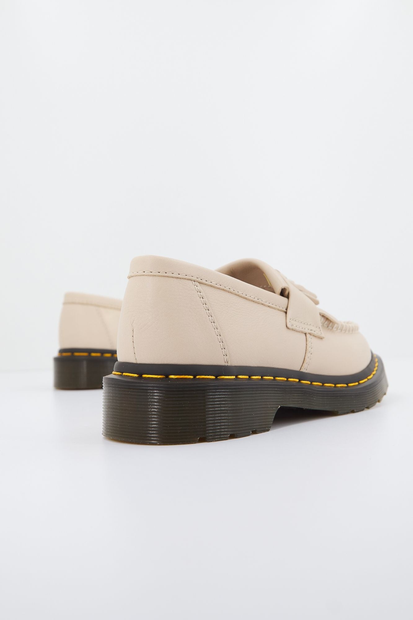 DR. MARTENS ADRIAN PARCHMENT en color BEIS (3)