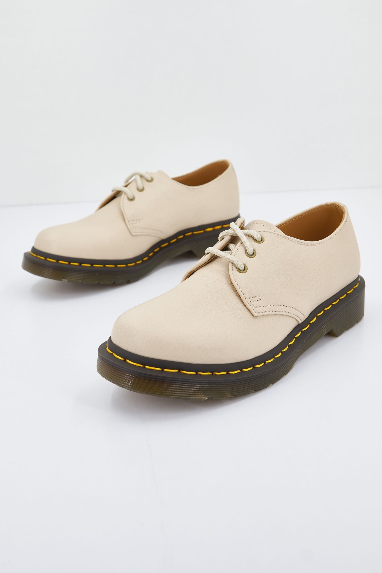 DR. MARTENS PARCHMENT VIRGINIA en color BEIS (1)