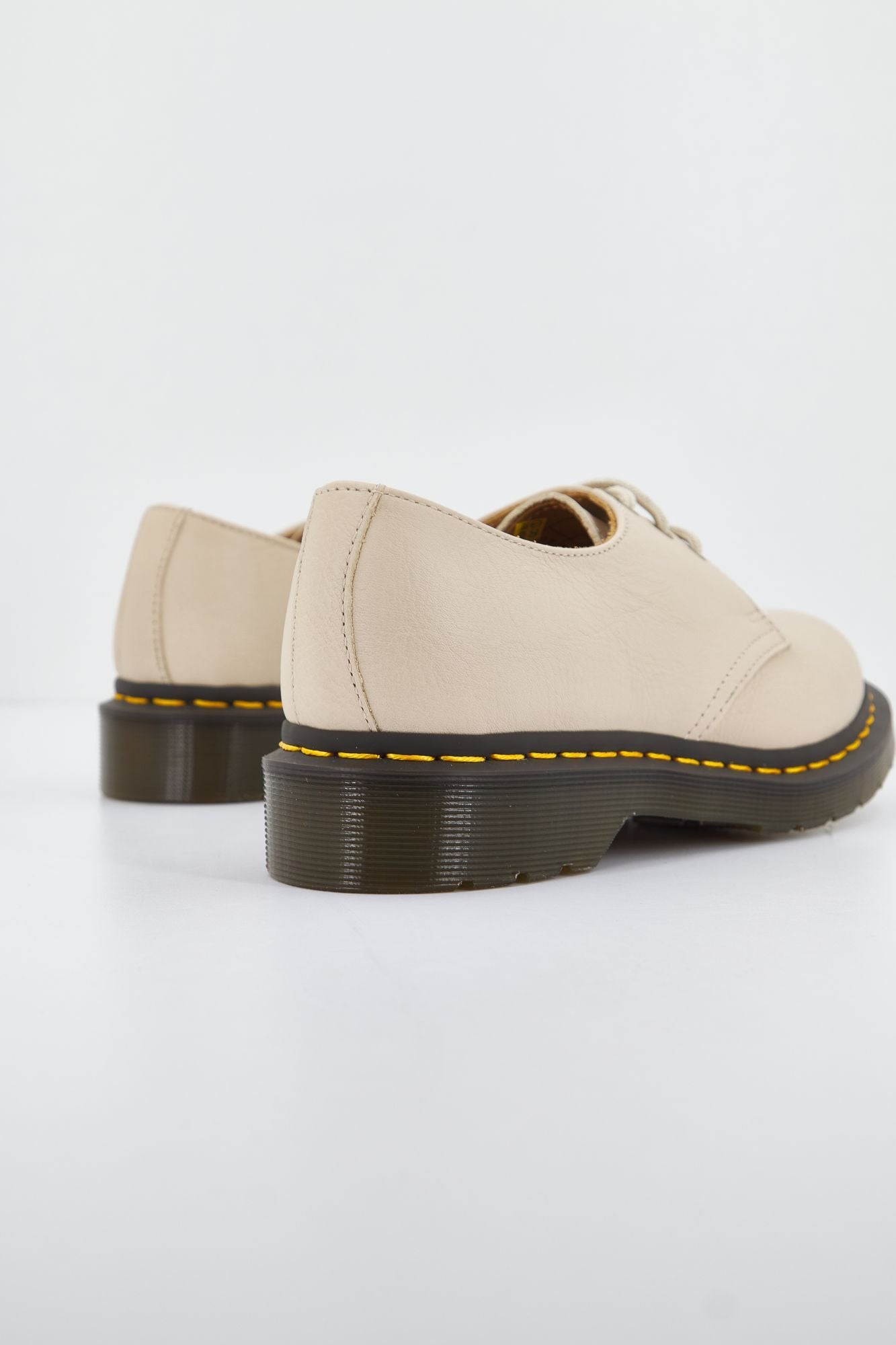 DR. MARTENS PARCHMENT VIRGINIA en color BEIS (3)