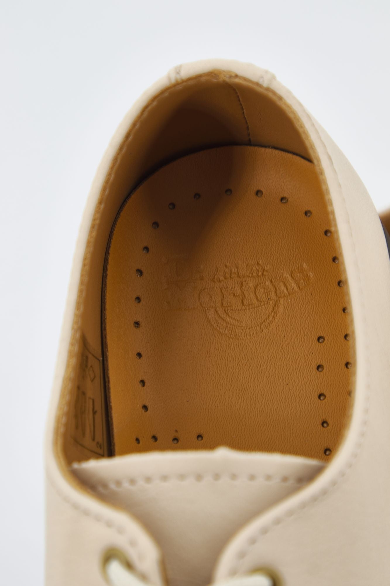 DR. MARTENS PARCHMENT VIRGINIA en color BEIS (4)