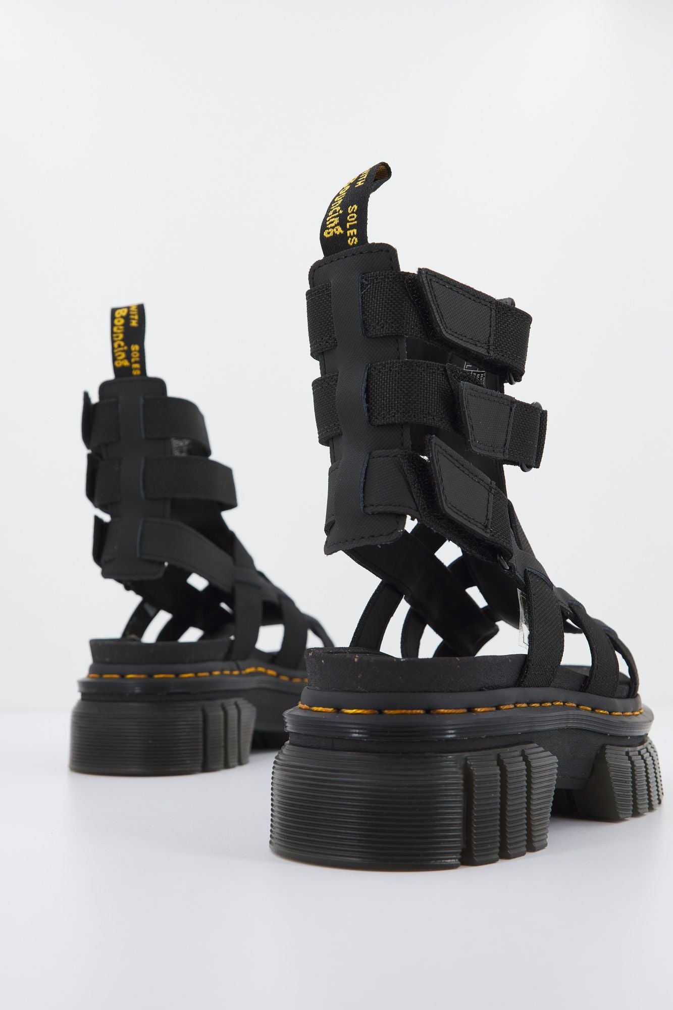 DR. MARTENS RICKI GLADIATOR TOUGH 50 en color NEGRO (4)