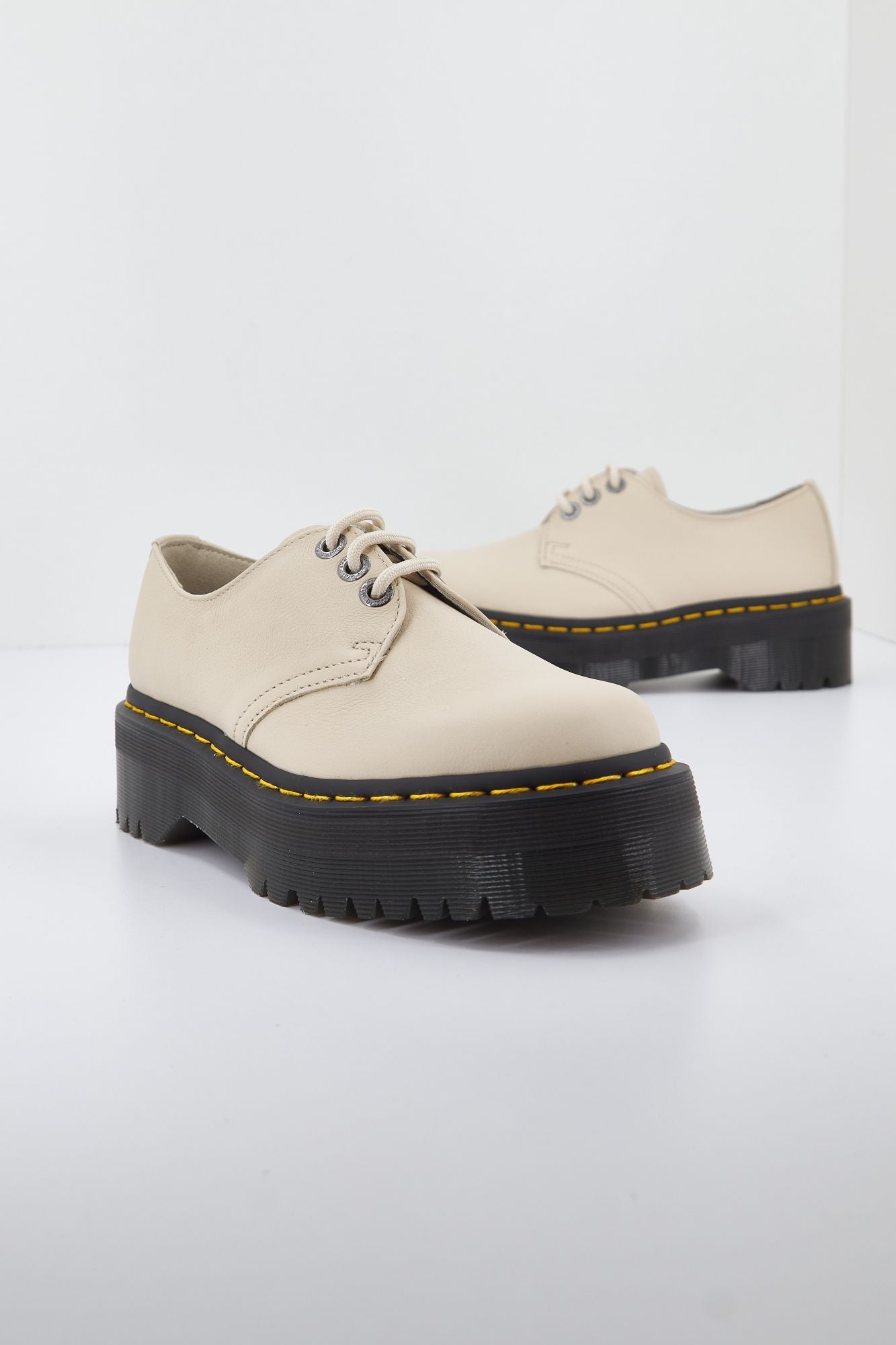 DR. MARTENS QUAD II PARCHMENT P en color BEIS (1)