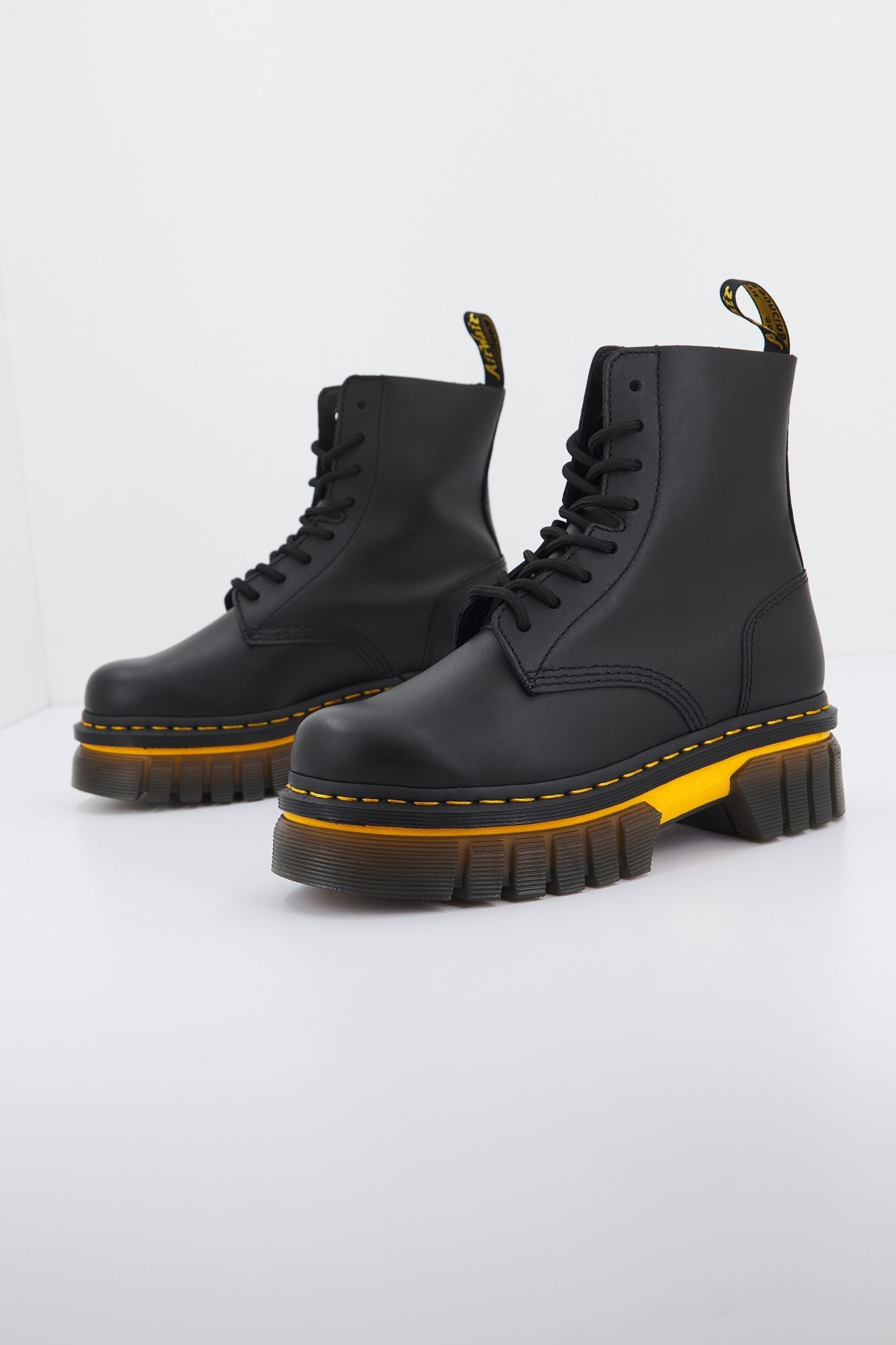 DR. MARTENS AUDRICK 8I BOOT en color NEGRO (2)