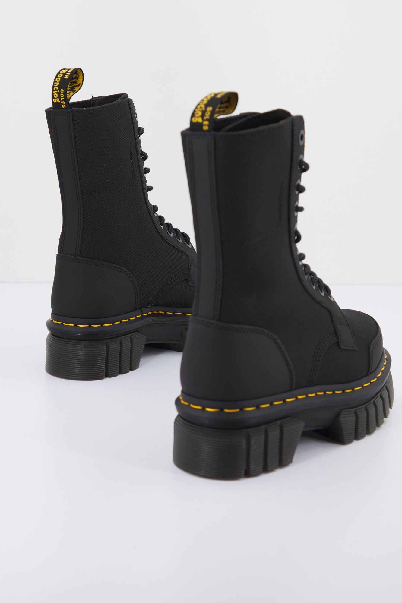 DR. MARTENS AUDRICK 10I en color NEGRO (3)
