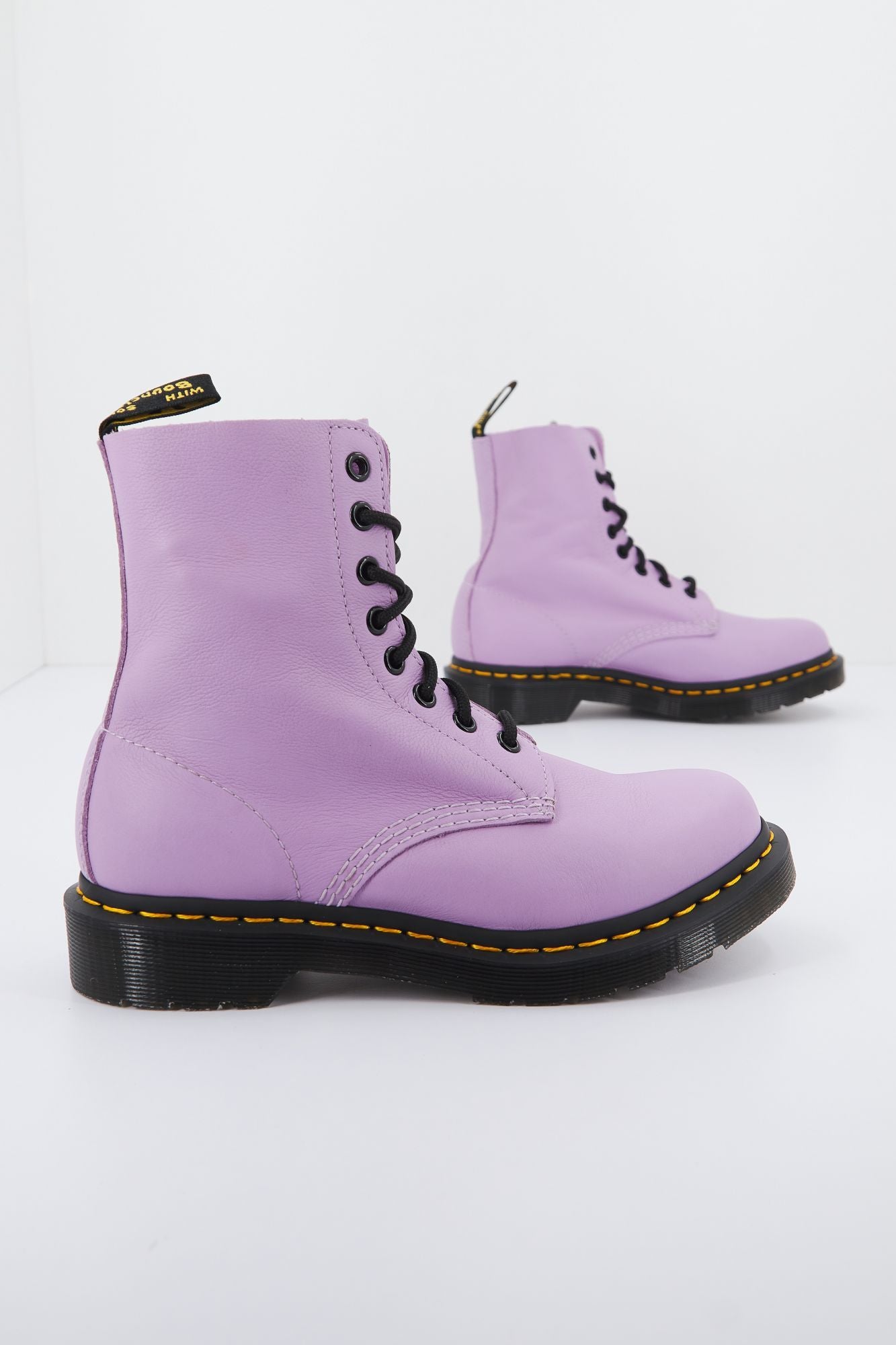 DR. MARTENS PASCAL VIRGINIA en color VIOLETA (2)