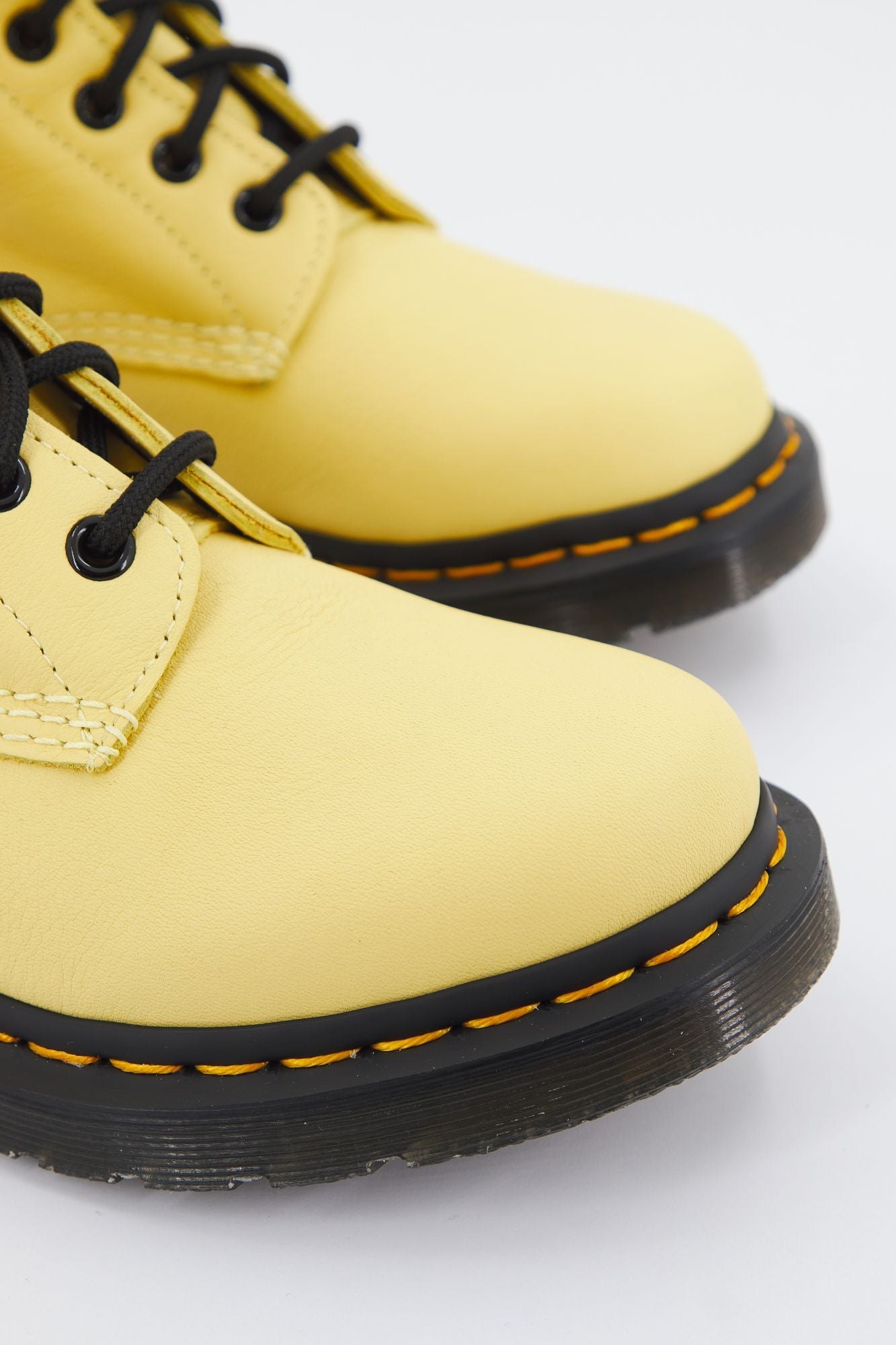 DR. MARTENS PASCAL VIRGINIA en color AMARILLO (3)