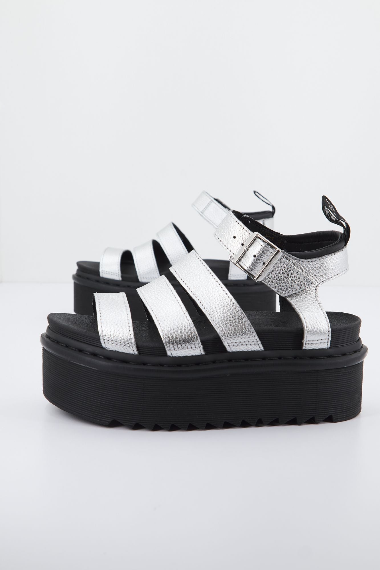 DR. MARTENS BLAIRE QUAD TUMBLE en color PLATA (2)