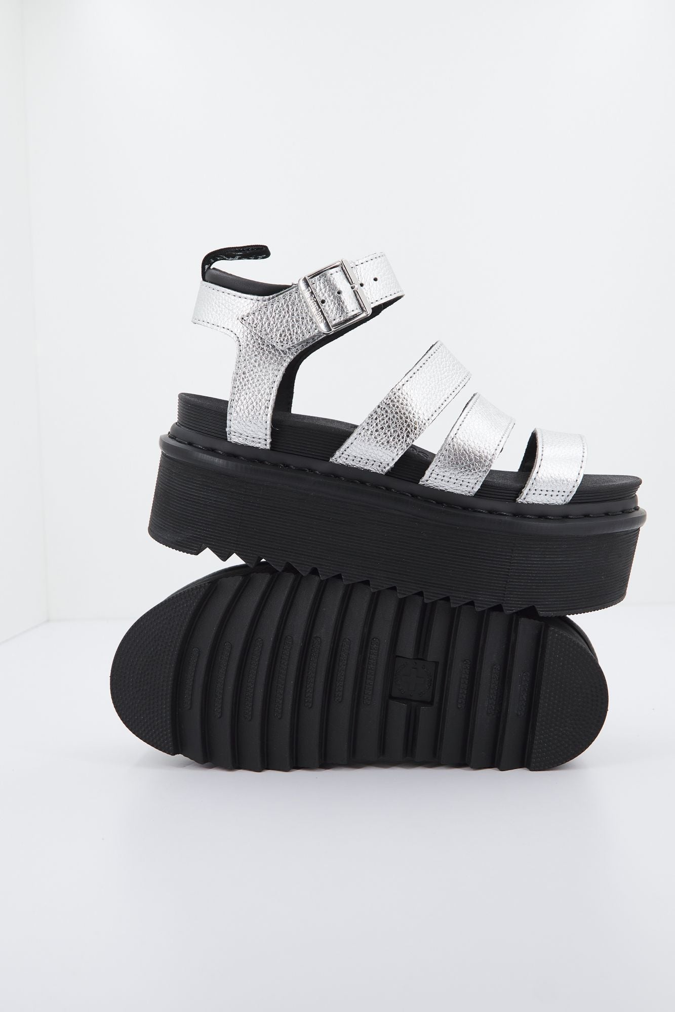 DR. MARTENS BLAIRE QUAD TUMBLE en color PLATA (3)