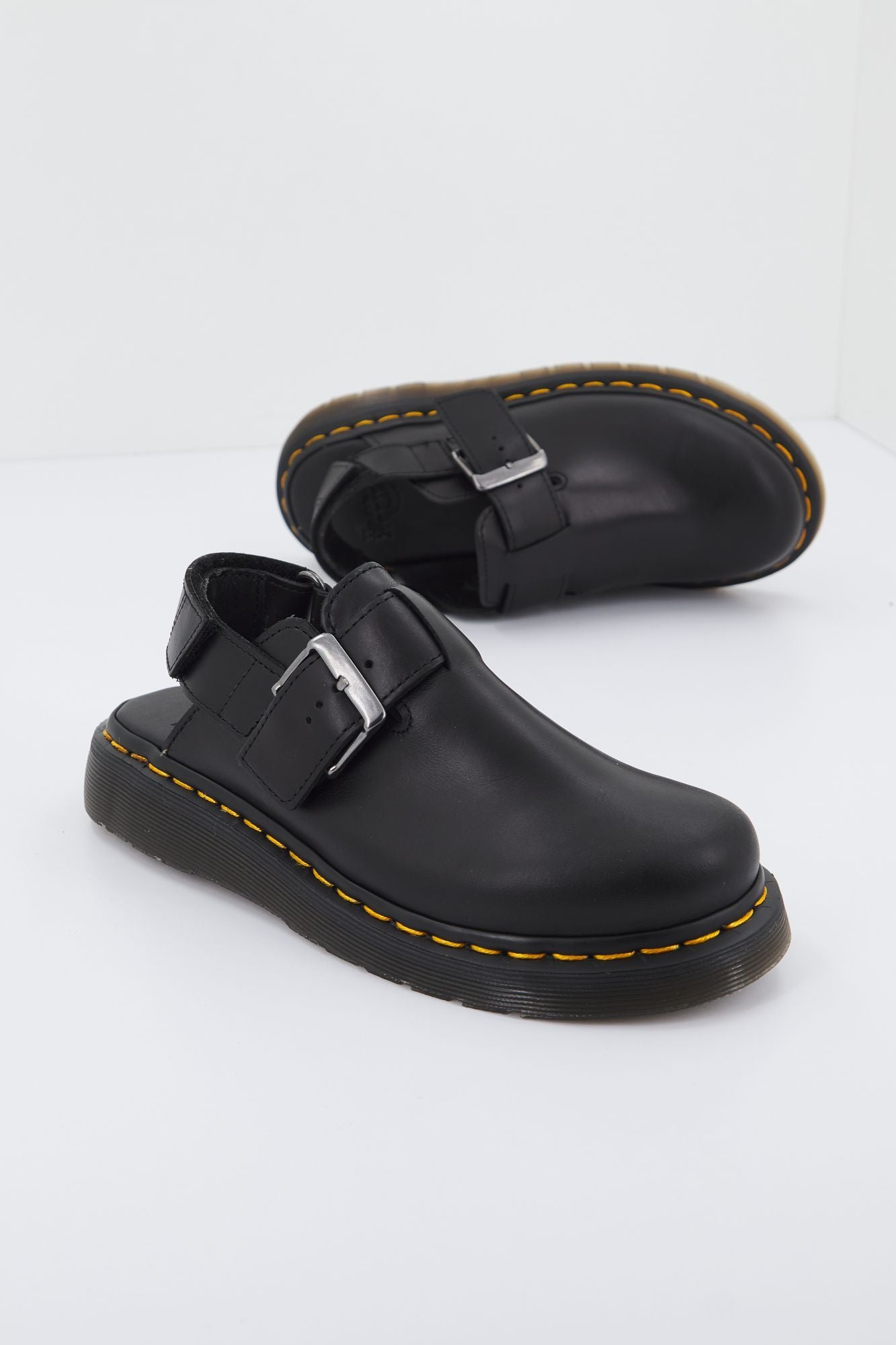 DR. MARTENS JORGE II BRANDO en color NEGRO (1)