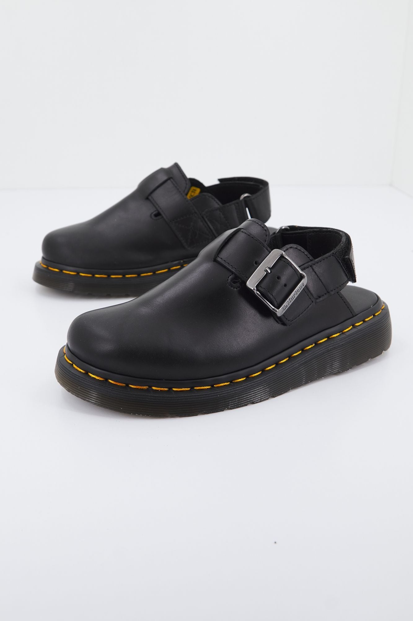 DR. MARTENS JORGE II BRANDO en color NEGRO (2)