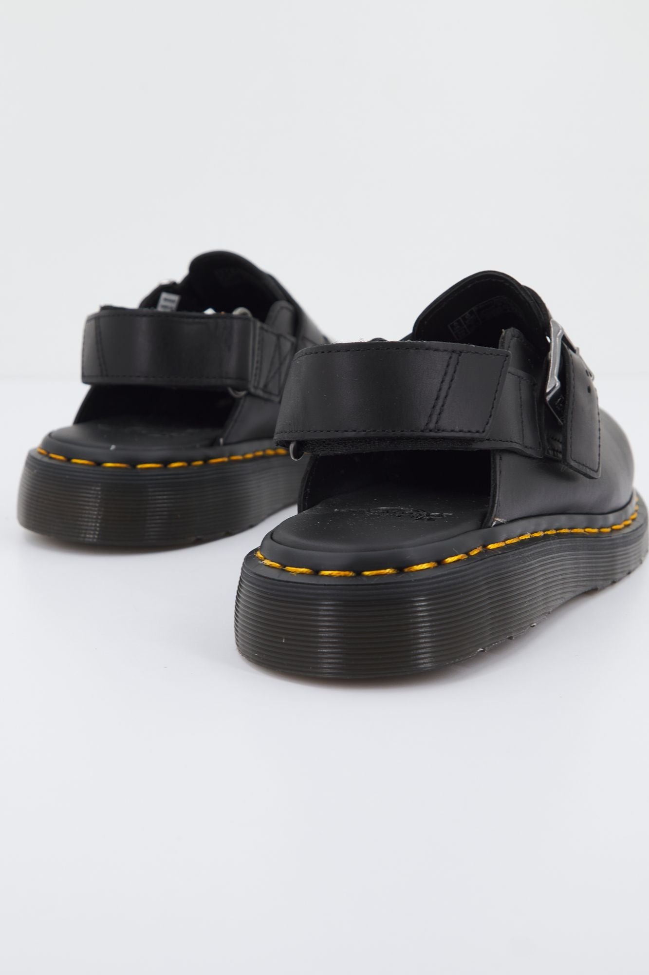 DR. MARTENS JORGE II BRANDO en color NEGRO (3)