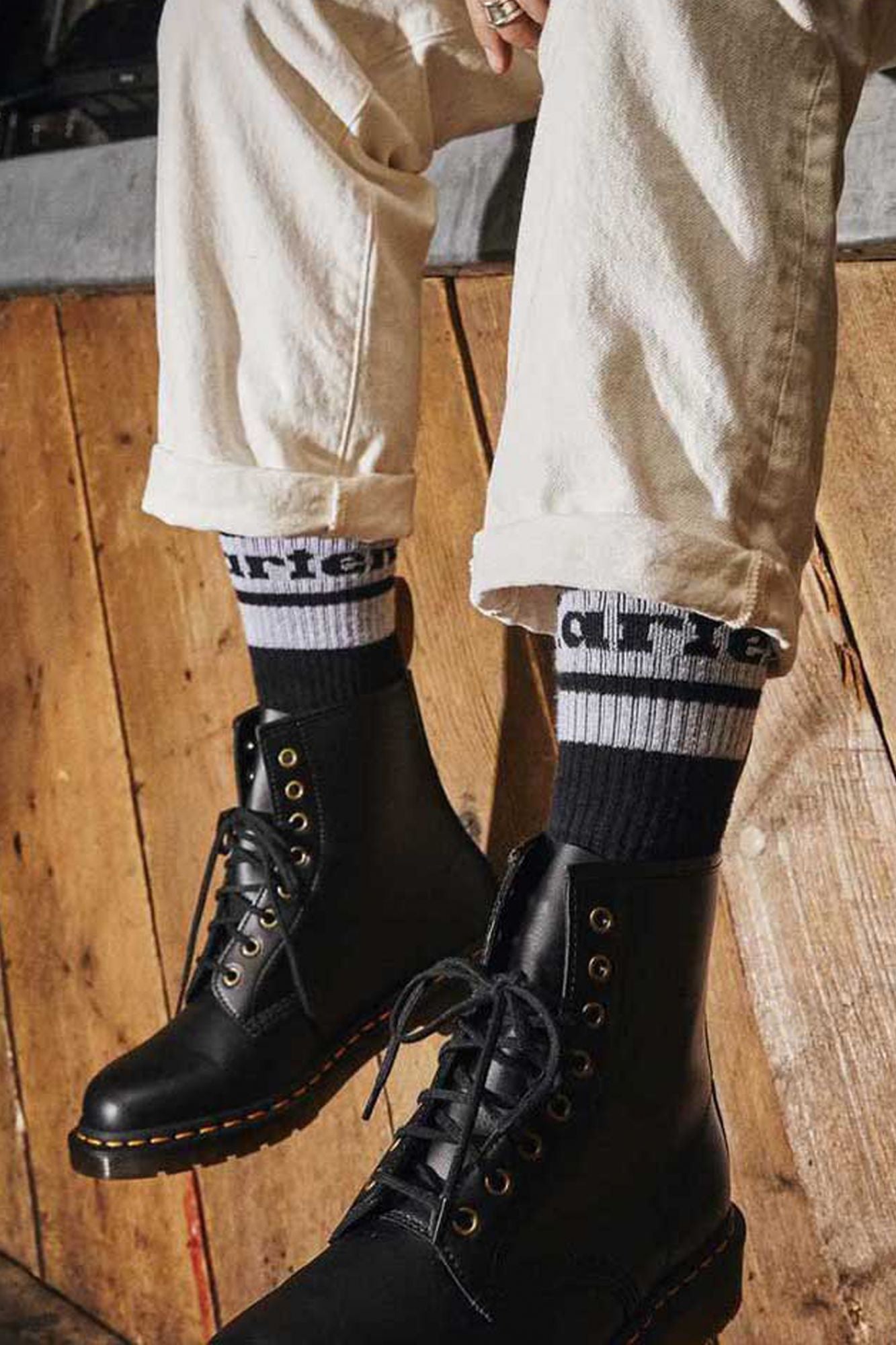 DR. MARTENS ATHLETIC LOGO SOCK en color NEGRO (4)