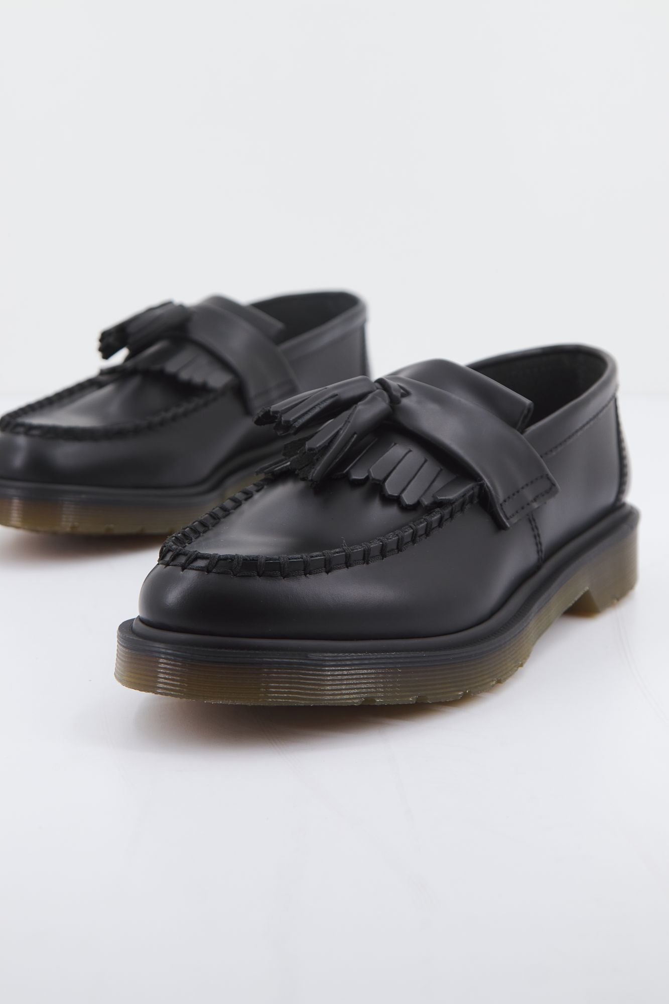 DR. MARTENS ADRIAN SMOOTH en color NEGRO (2)