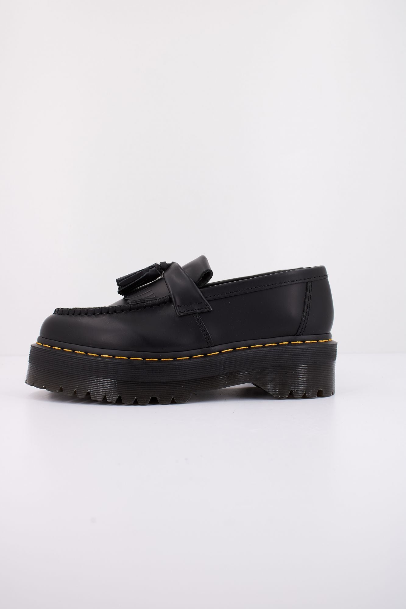 DR. MARTENS ADRIAN QUAD en color NEGRO (1)