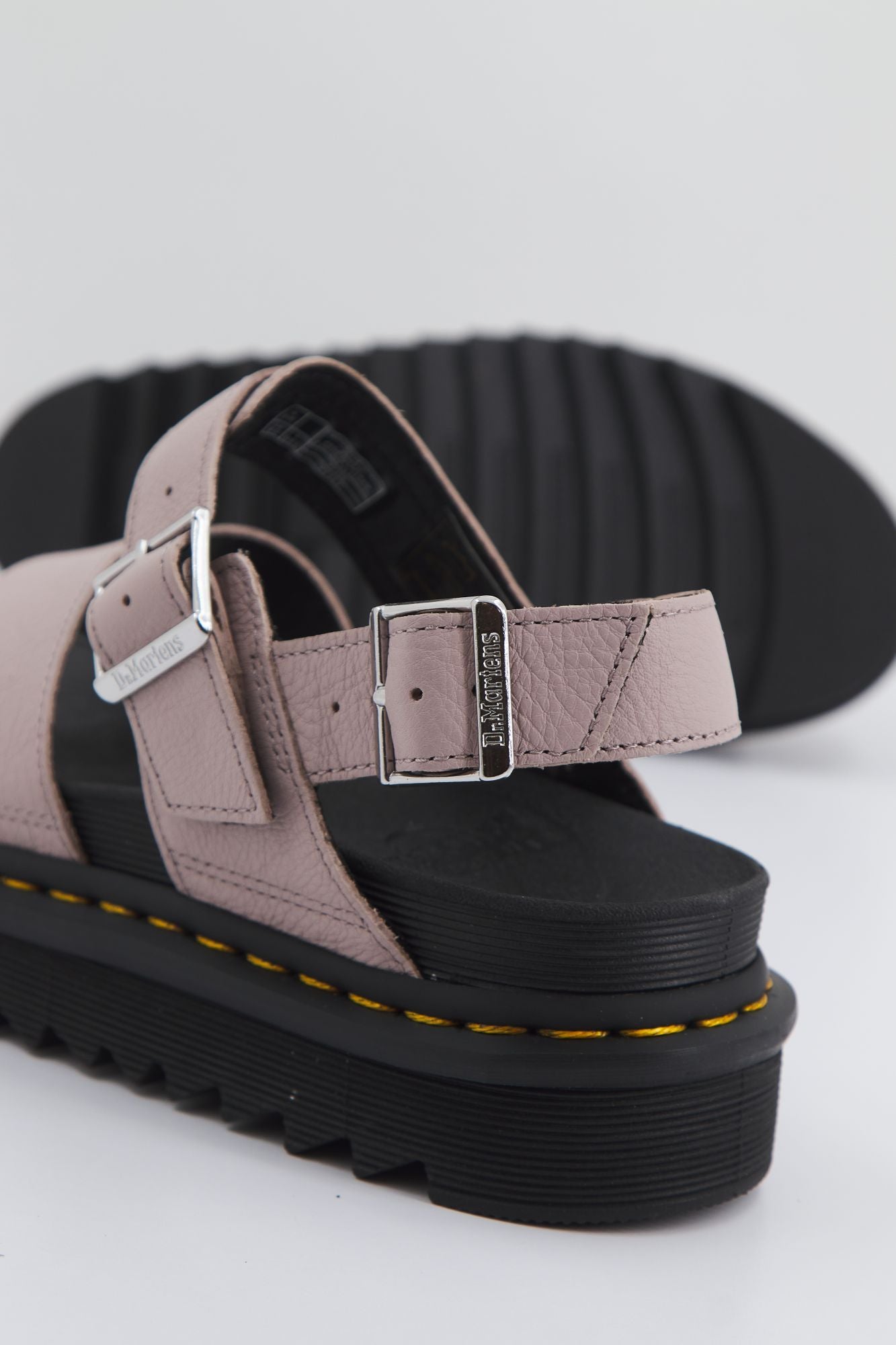 DR. MARTENS VOSS II en color BEIS (4)