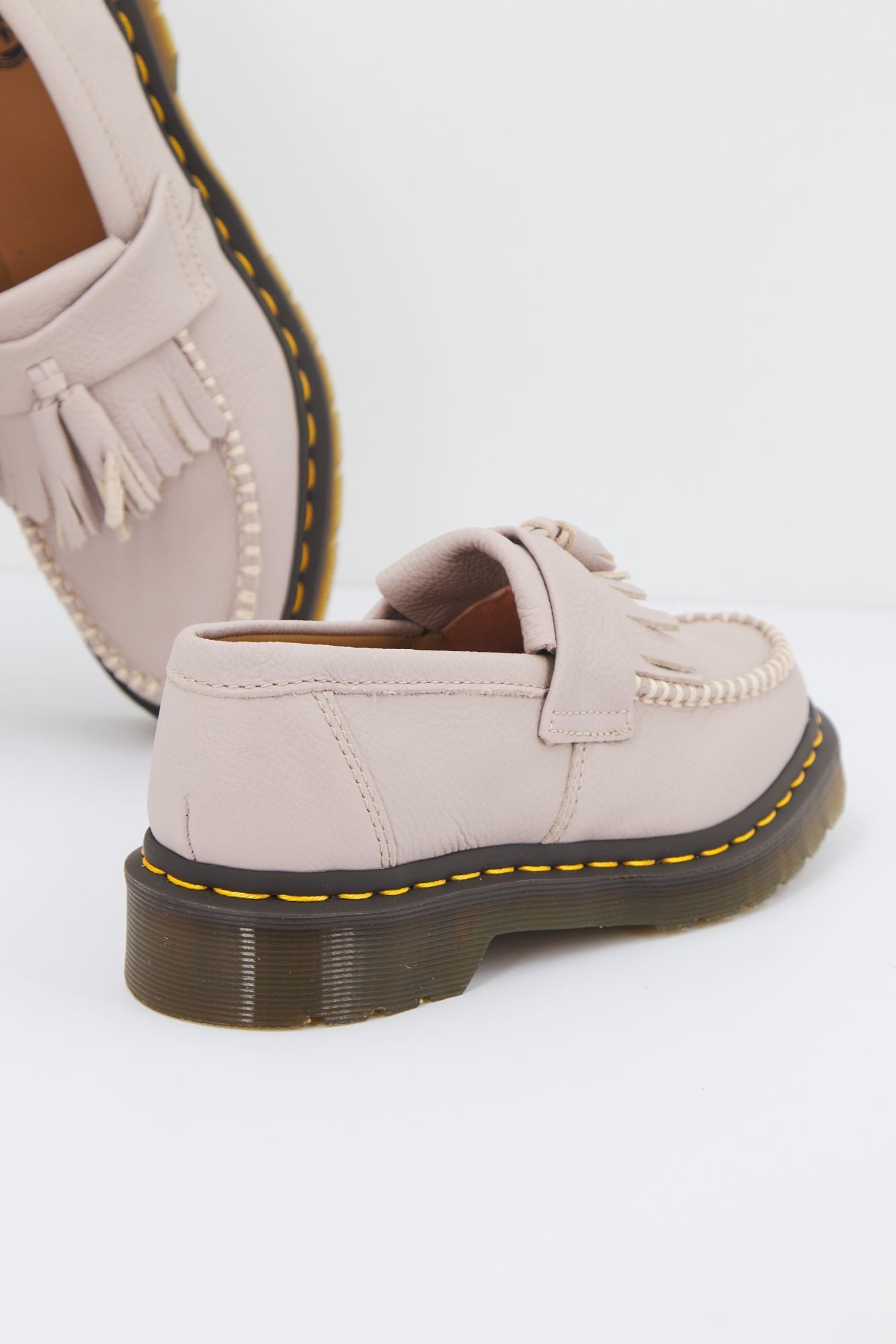 DR. MARTENS ADRIAN VINTAGE en color BEIS (4)
