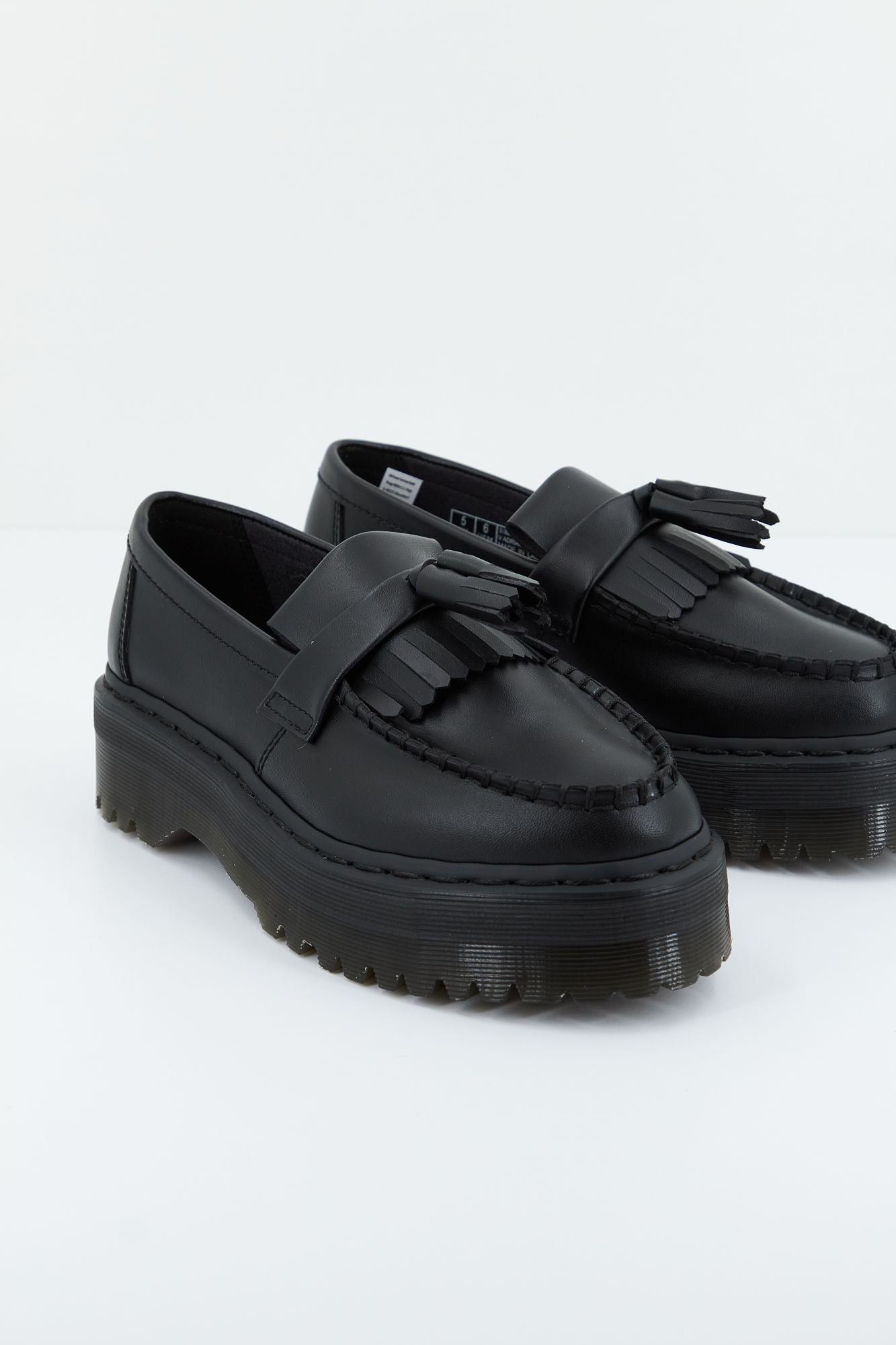 DR. MARTENS V ADRIAN QUAD MONO en color NEGRO (1)