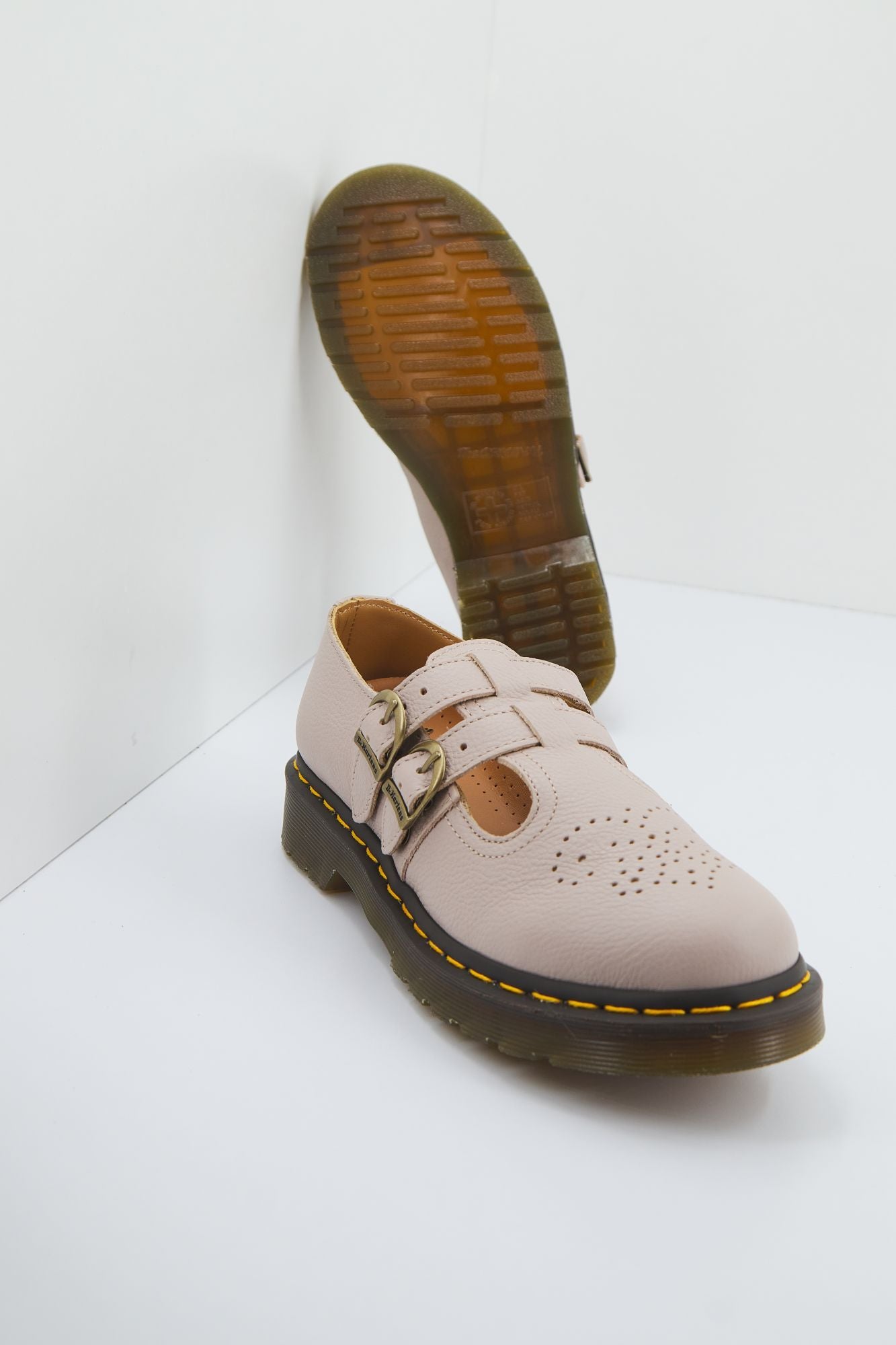 DR. MARTENS 8065 MARY JANE en color NUDE (2)