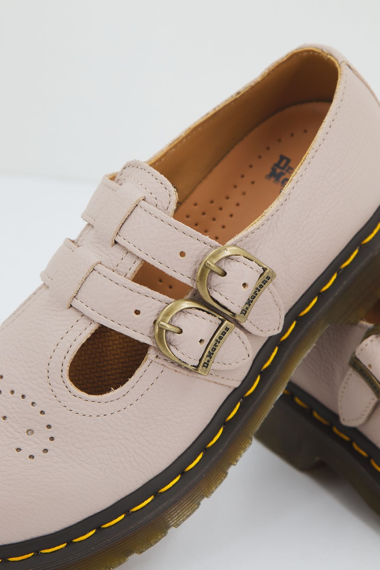 DR. MARTENS 8065 MARY JANE en color NUDE (3)