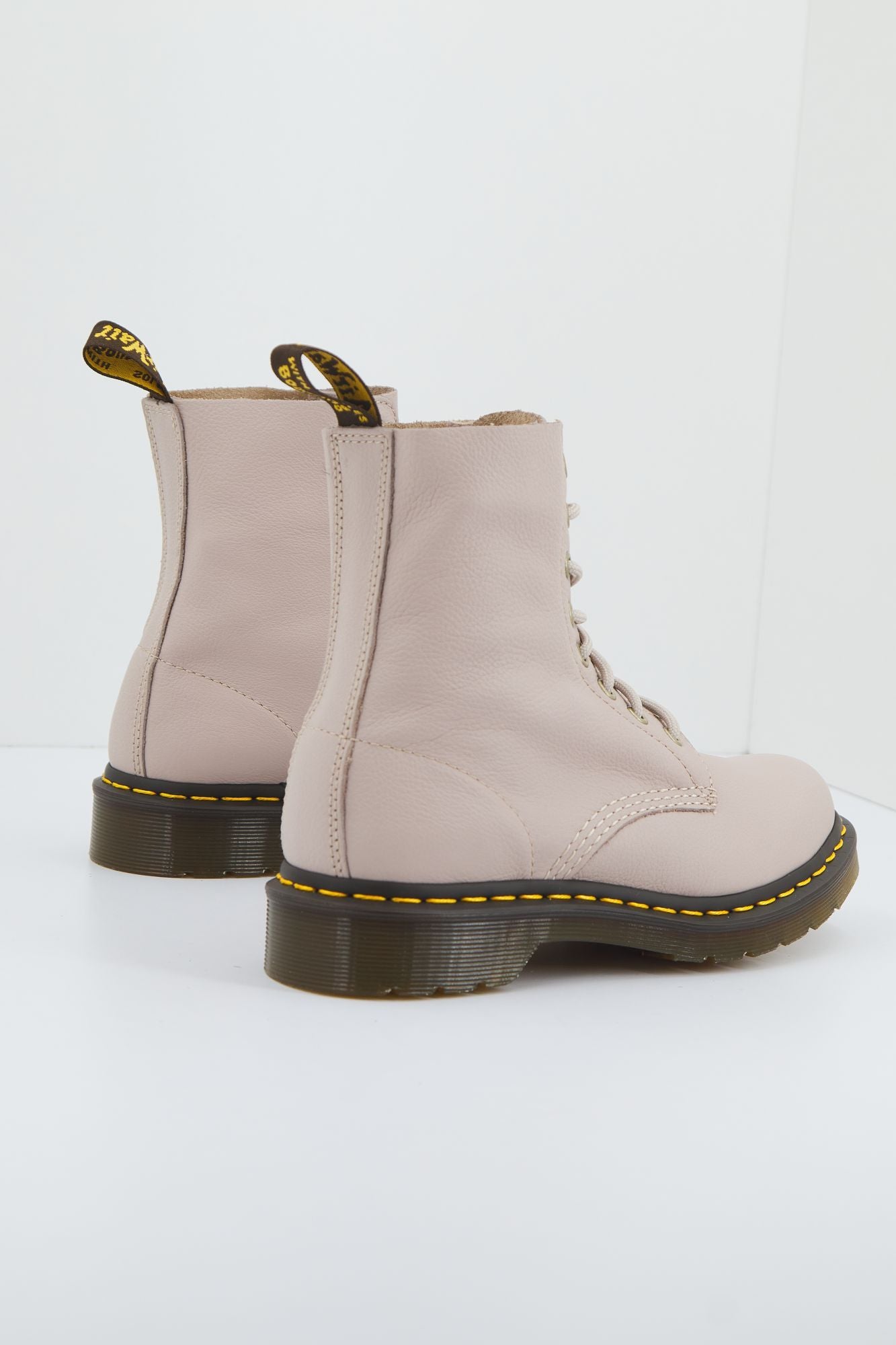 DR. MARTENS 1460 PASCAL en color BEIS (2)