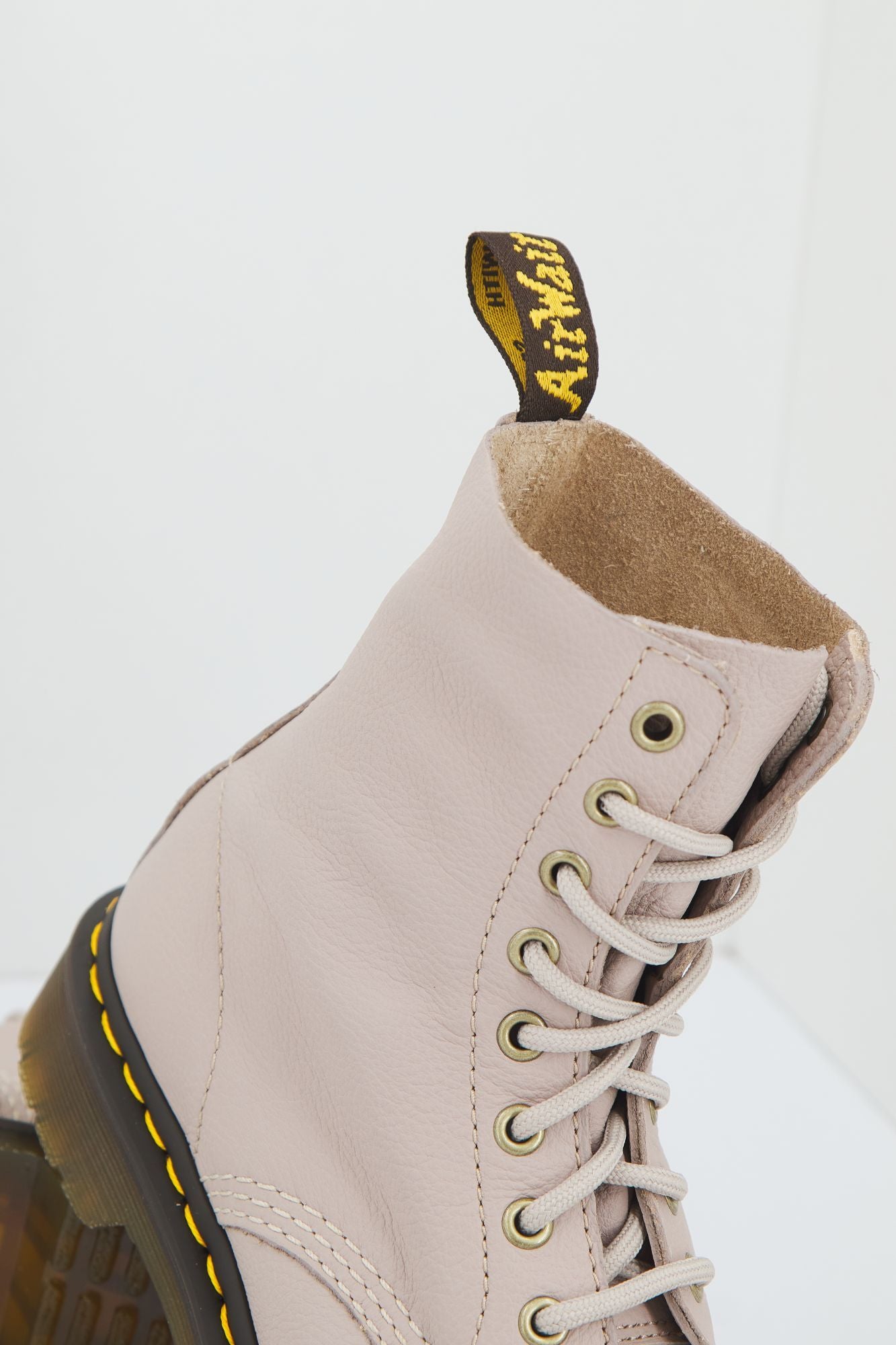 DR. MARTENS 1460 PASCAL en color BEIS (4)