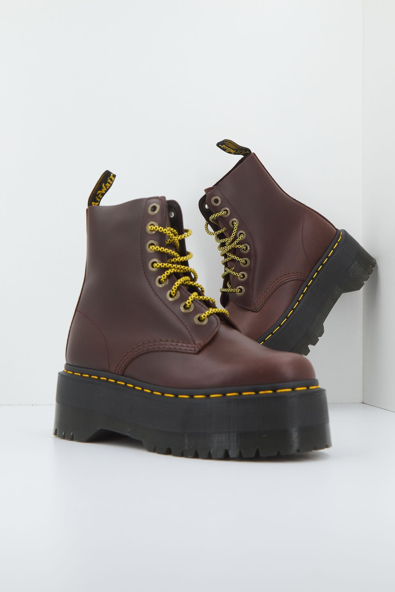 DR. MARTENS 1460 PASCAL MAX en color MARRON (1)