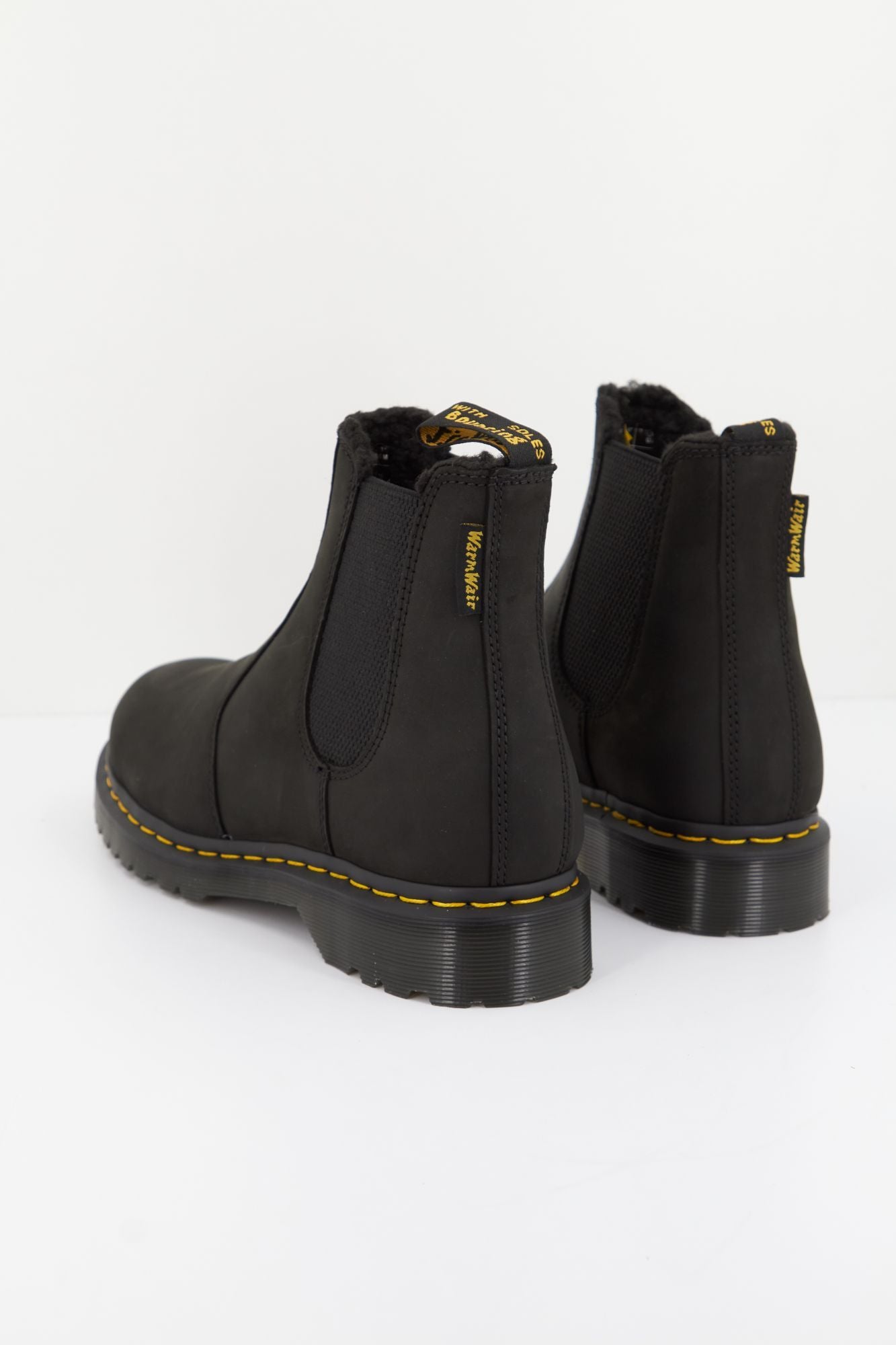 DR. MARTENS ARCHIVE PULL UP en color NEGRO (4)
